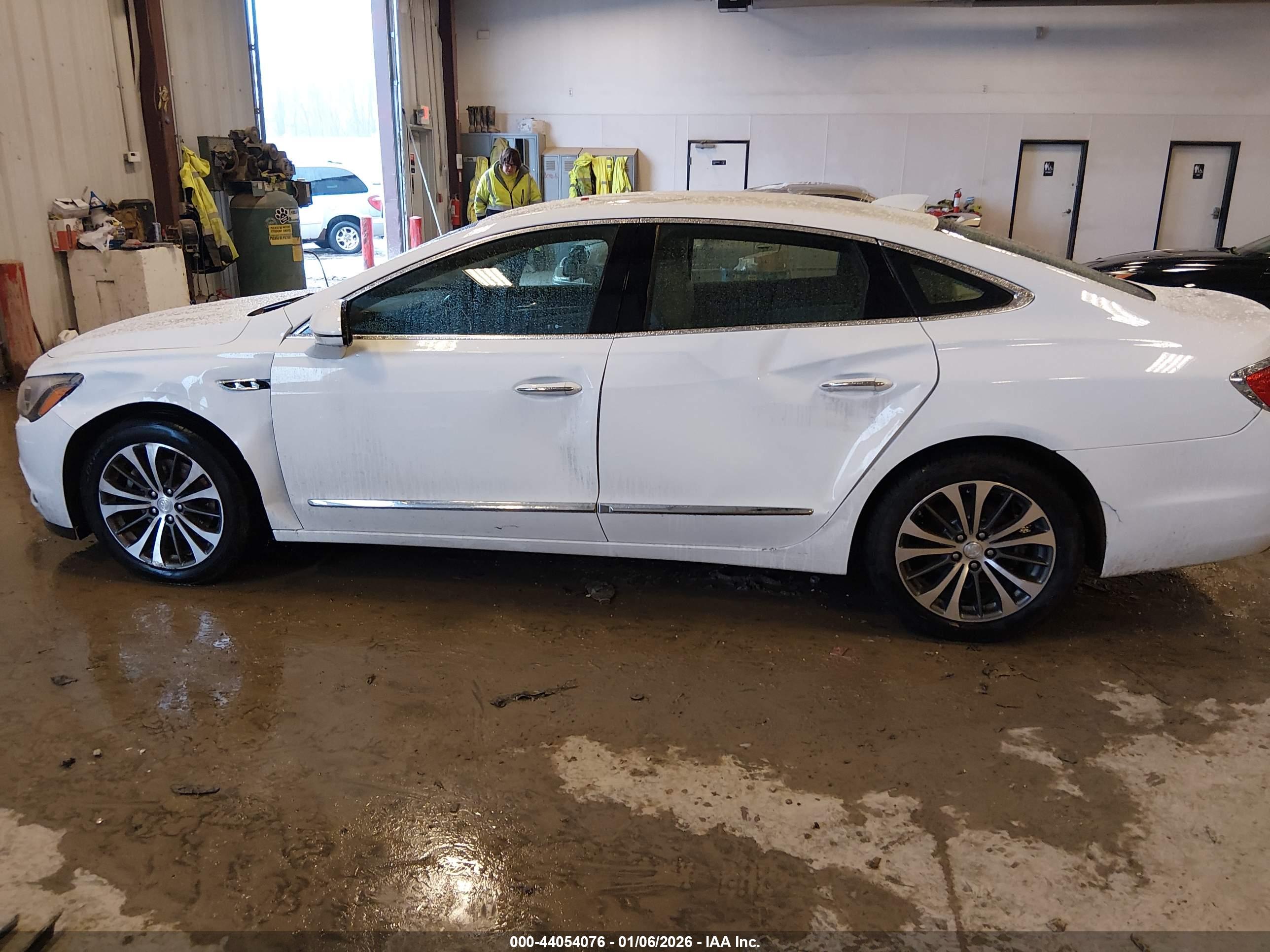 BUICK LACROSSE image 6