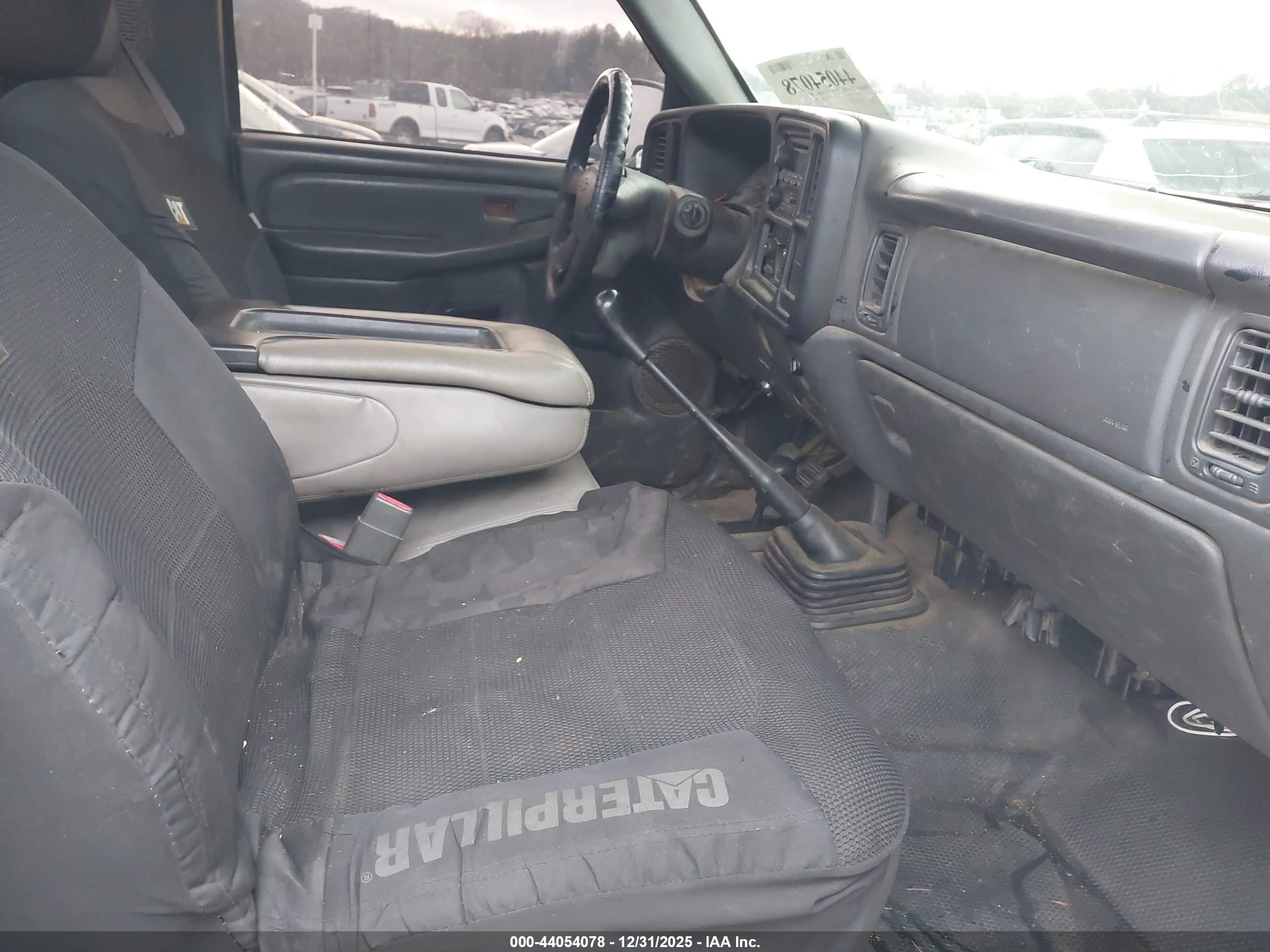 CHEVROLET SILVERADO image 5