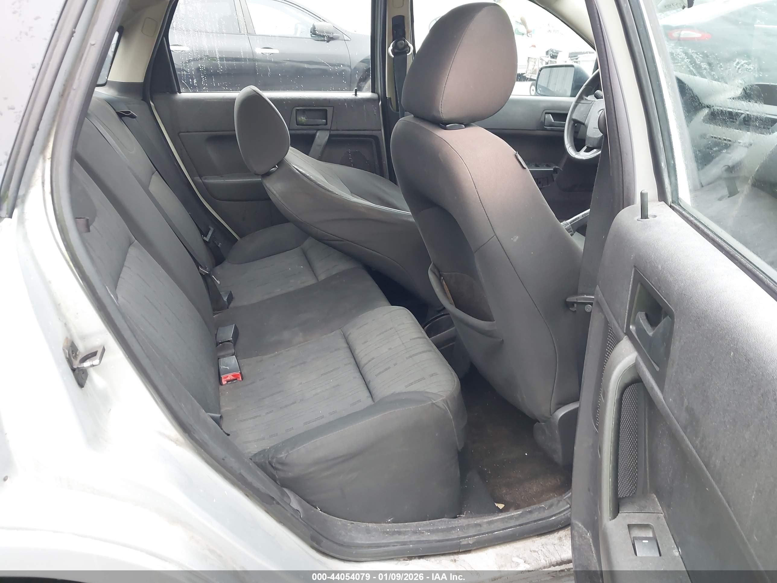 FORD FOCUS image 8