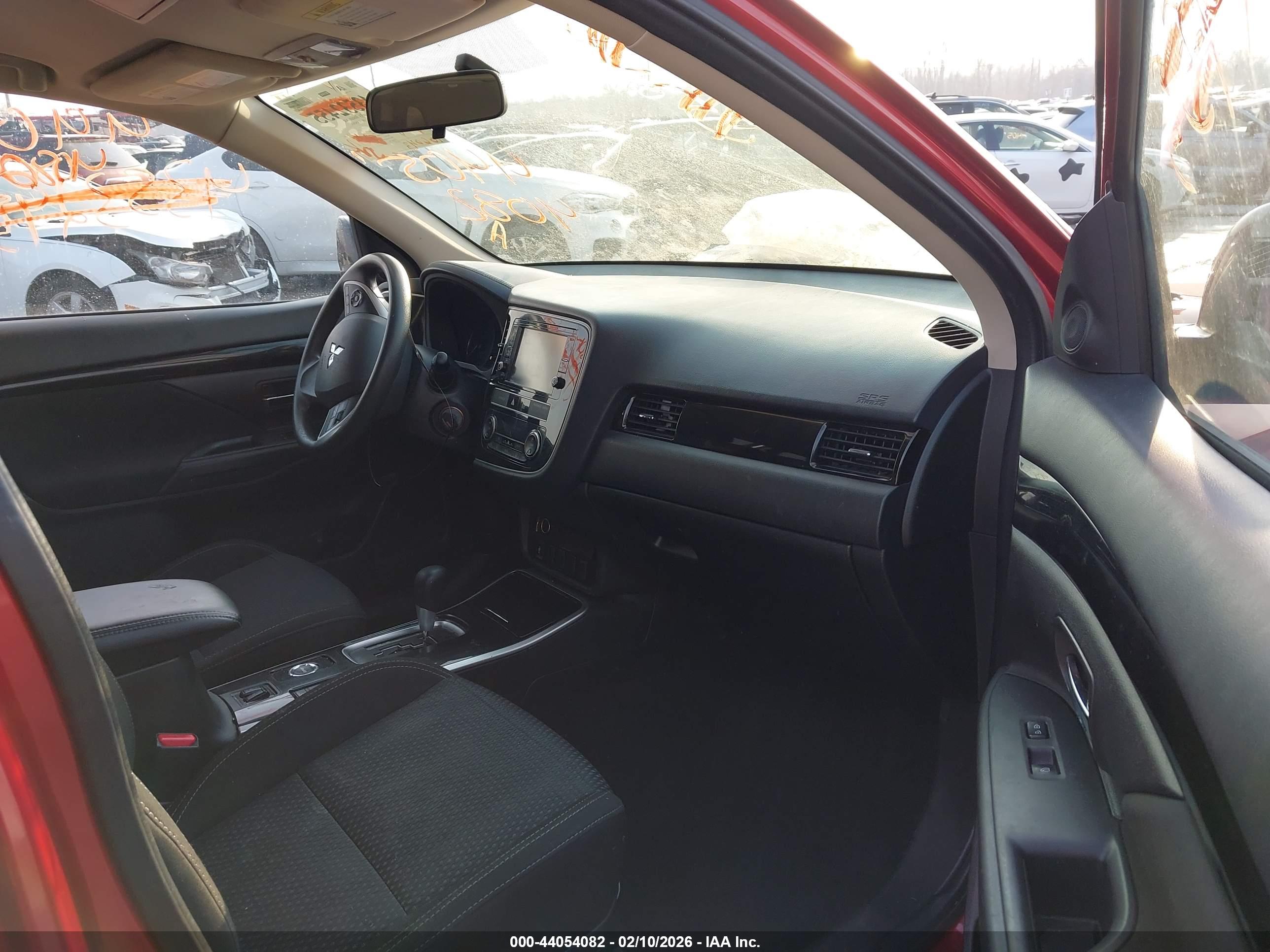 MITSUBISHI OUTLANDER image 5