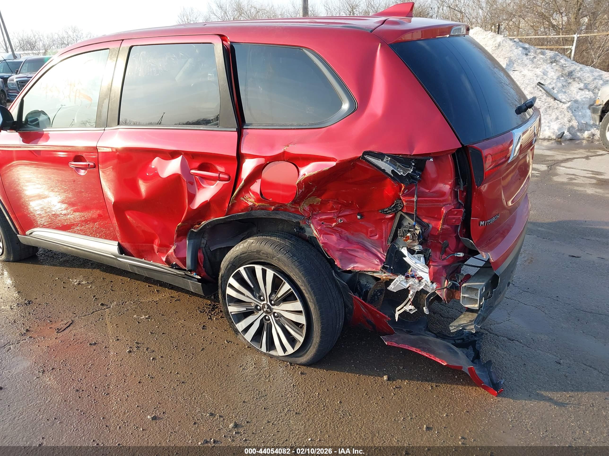 MITSUBISHI OUTLANDER image 6