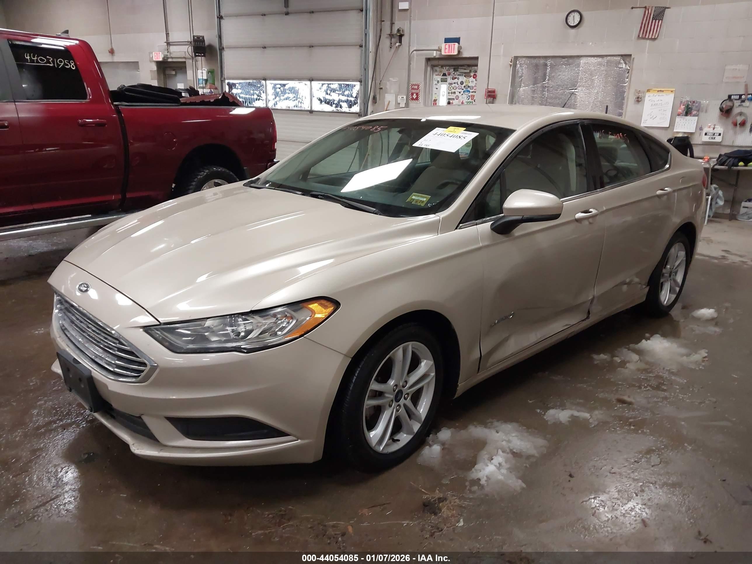 FORD FUSION image 2