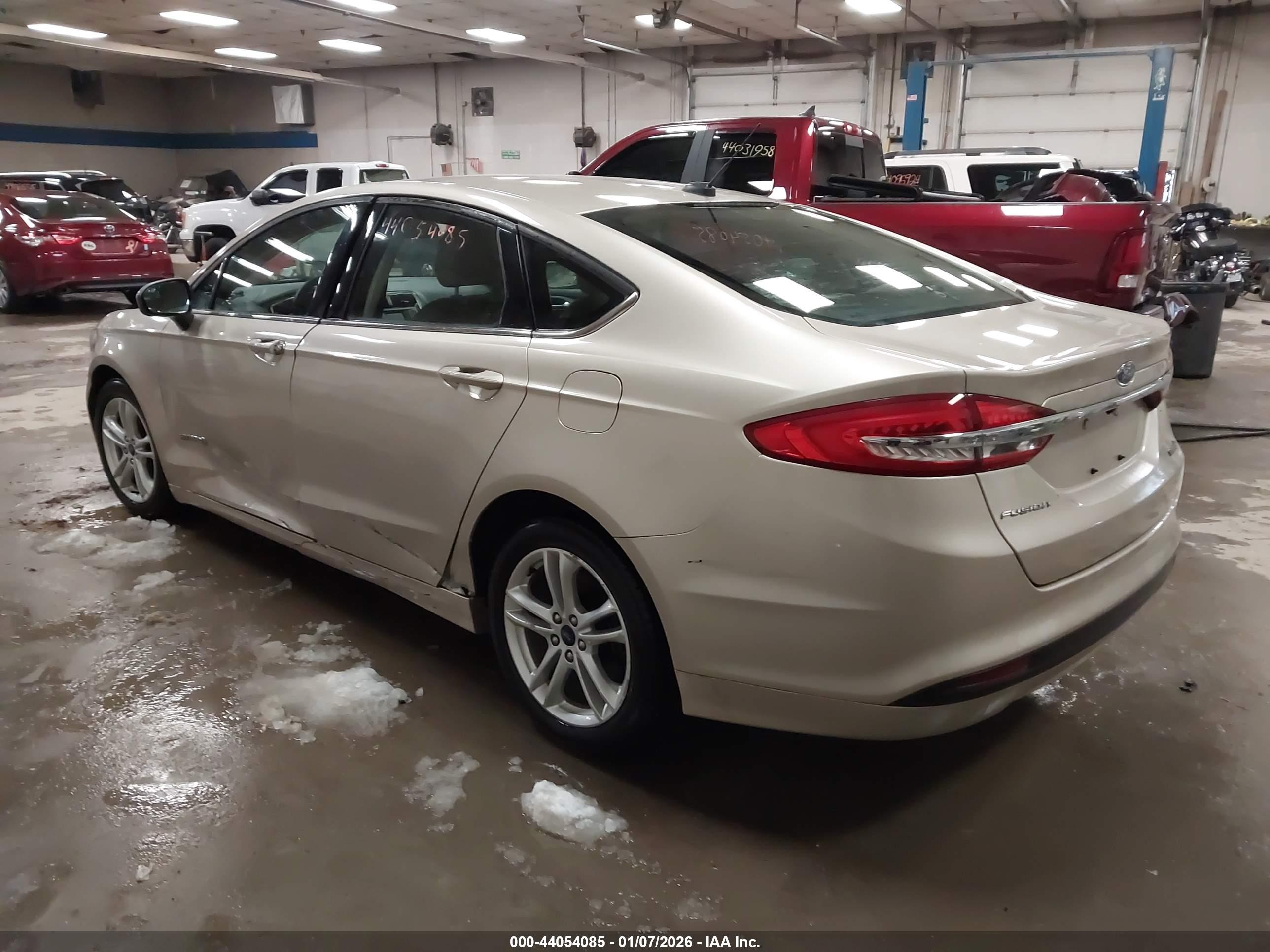FORD FUSION image 3