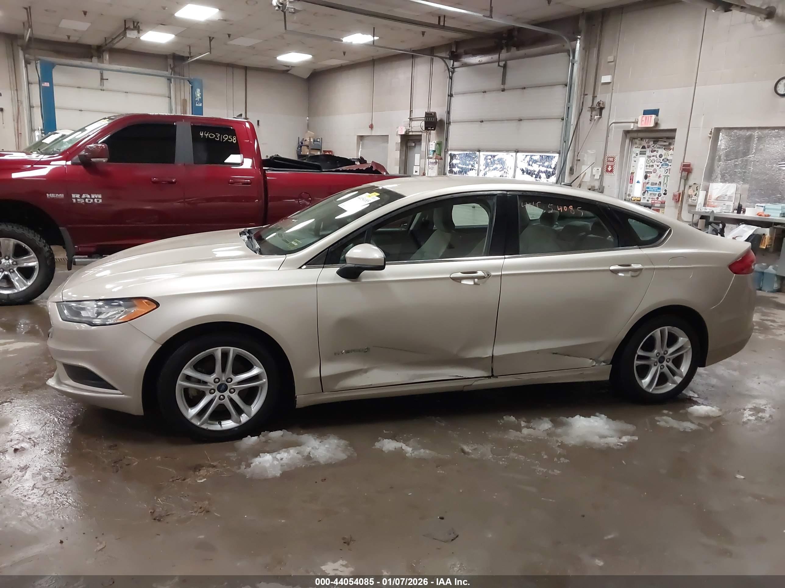 FORD FUSION image 6