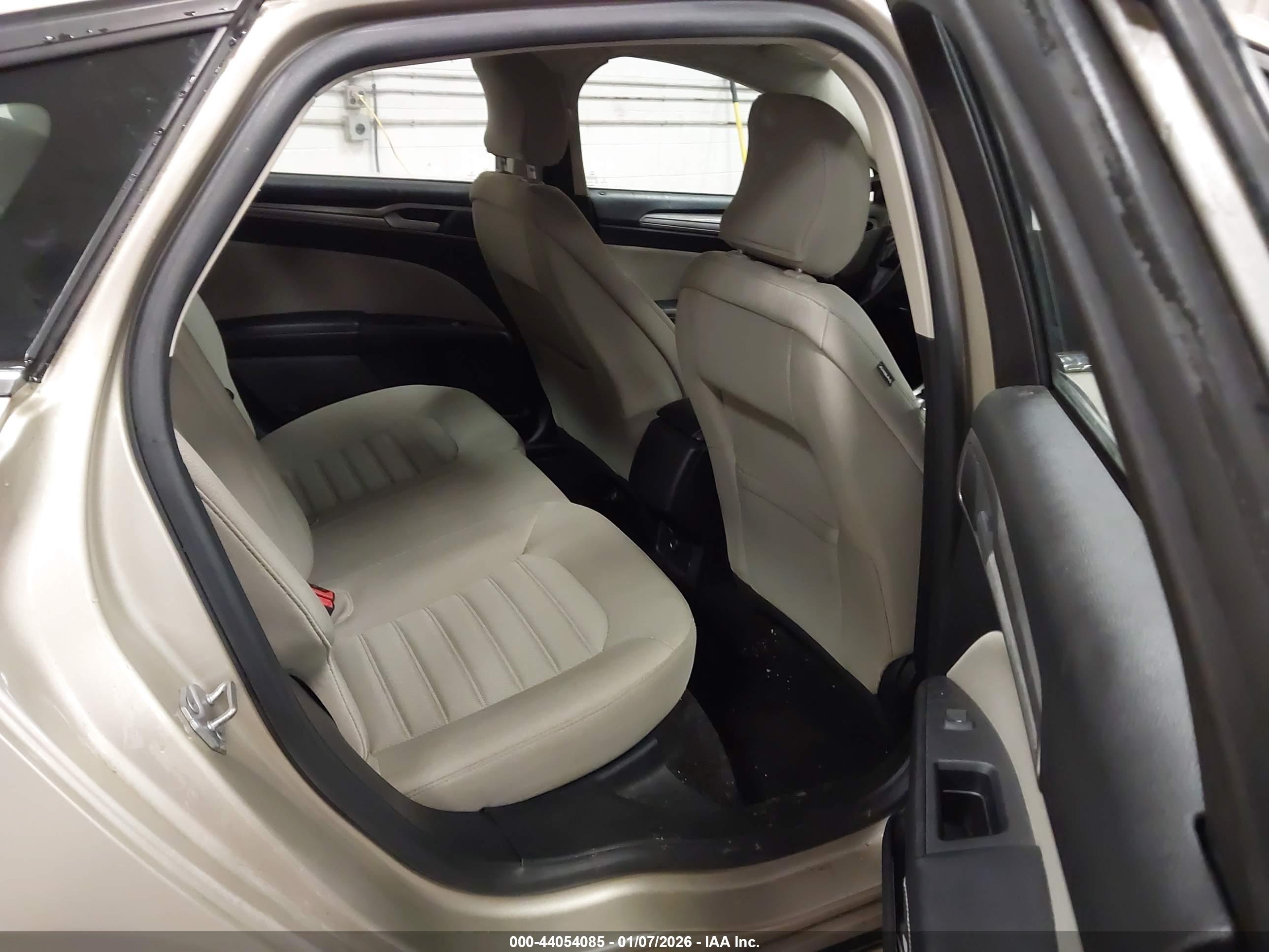 FORD FUSION image 8