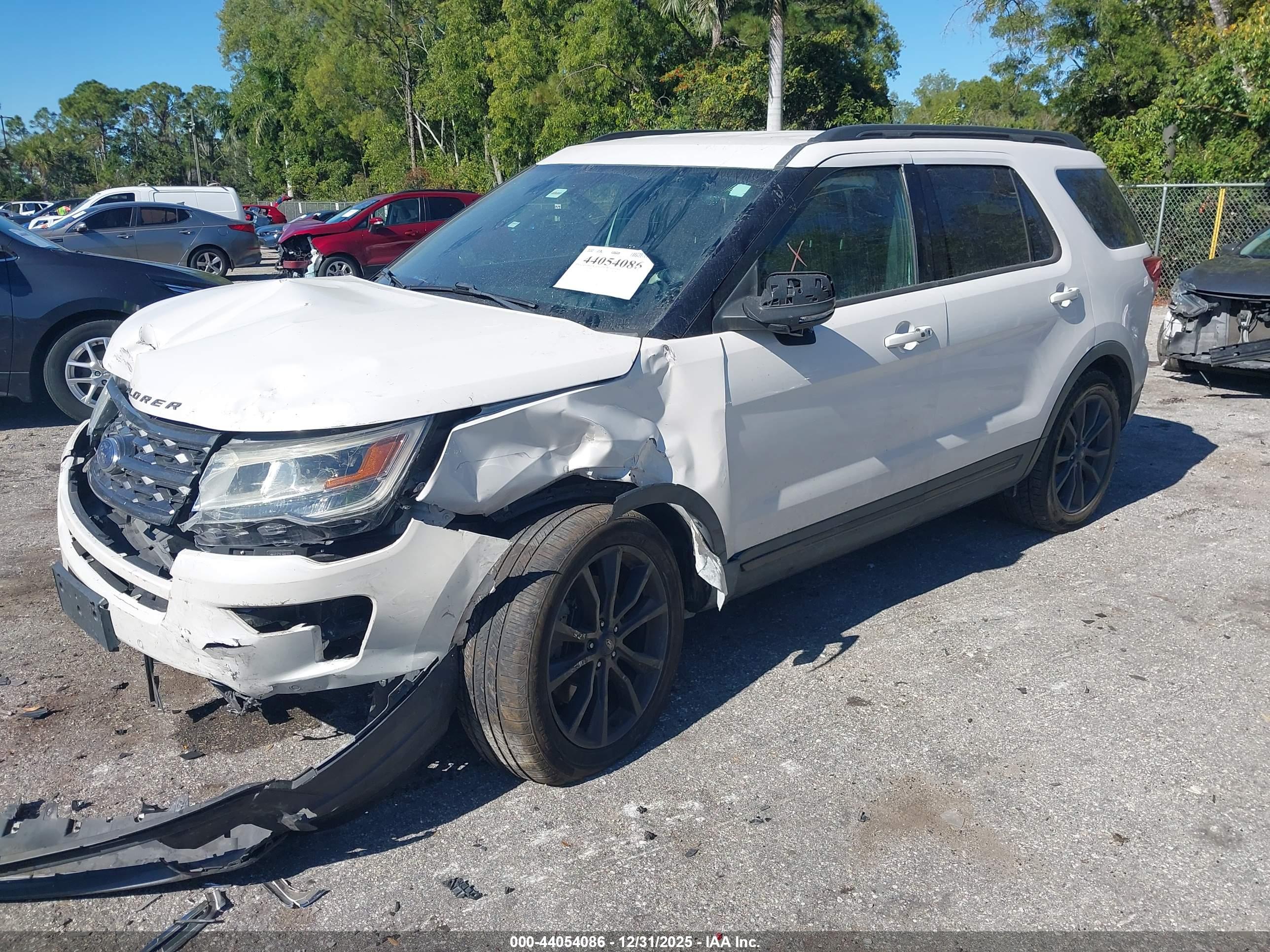 FORD EXPLORER image 2