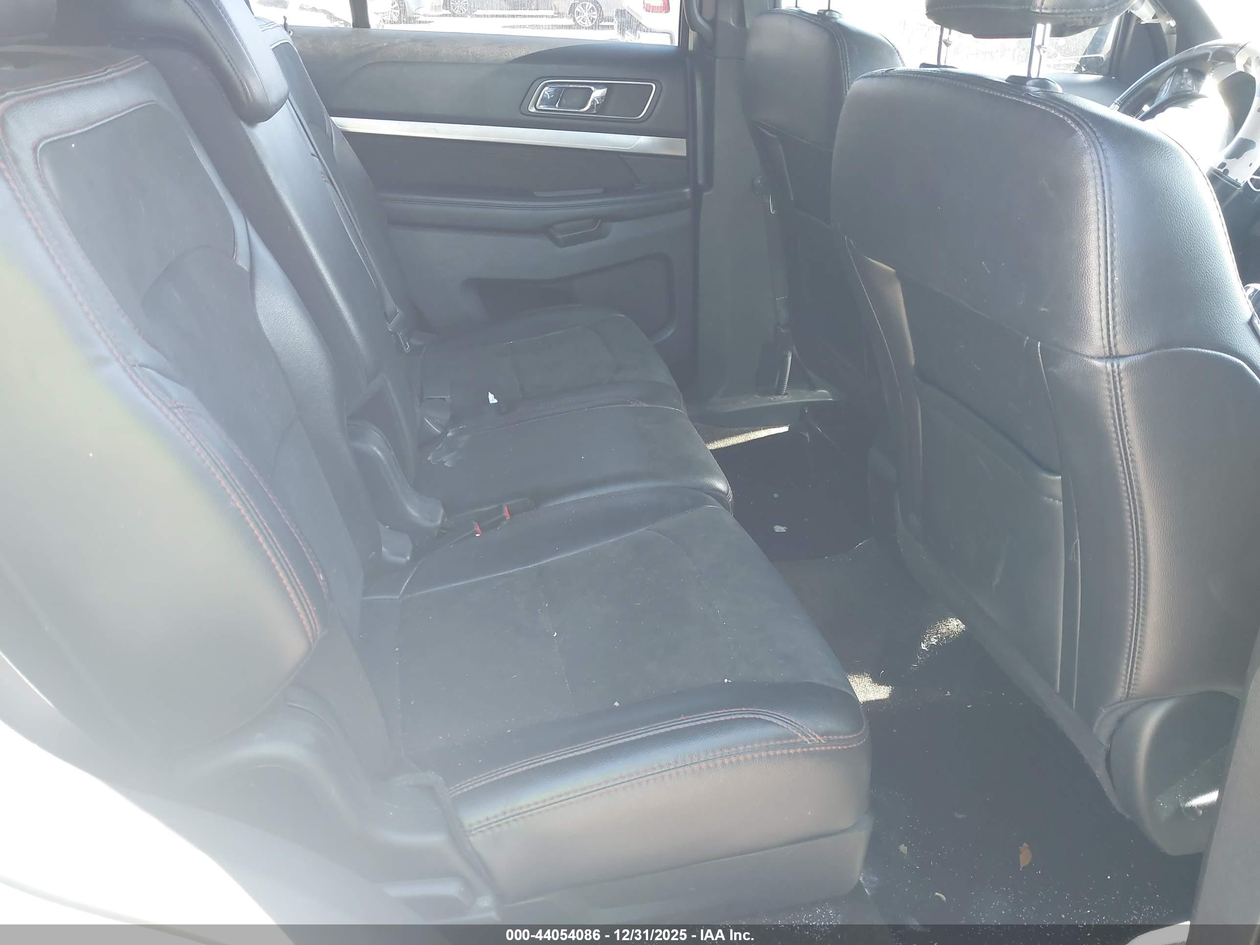 FORD EXPLORER image 8