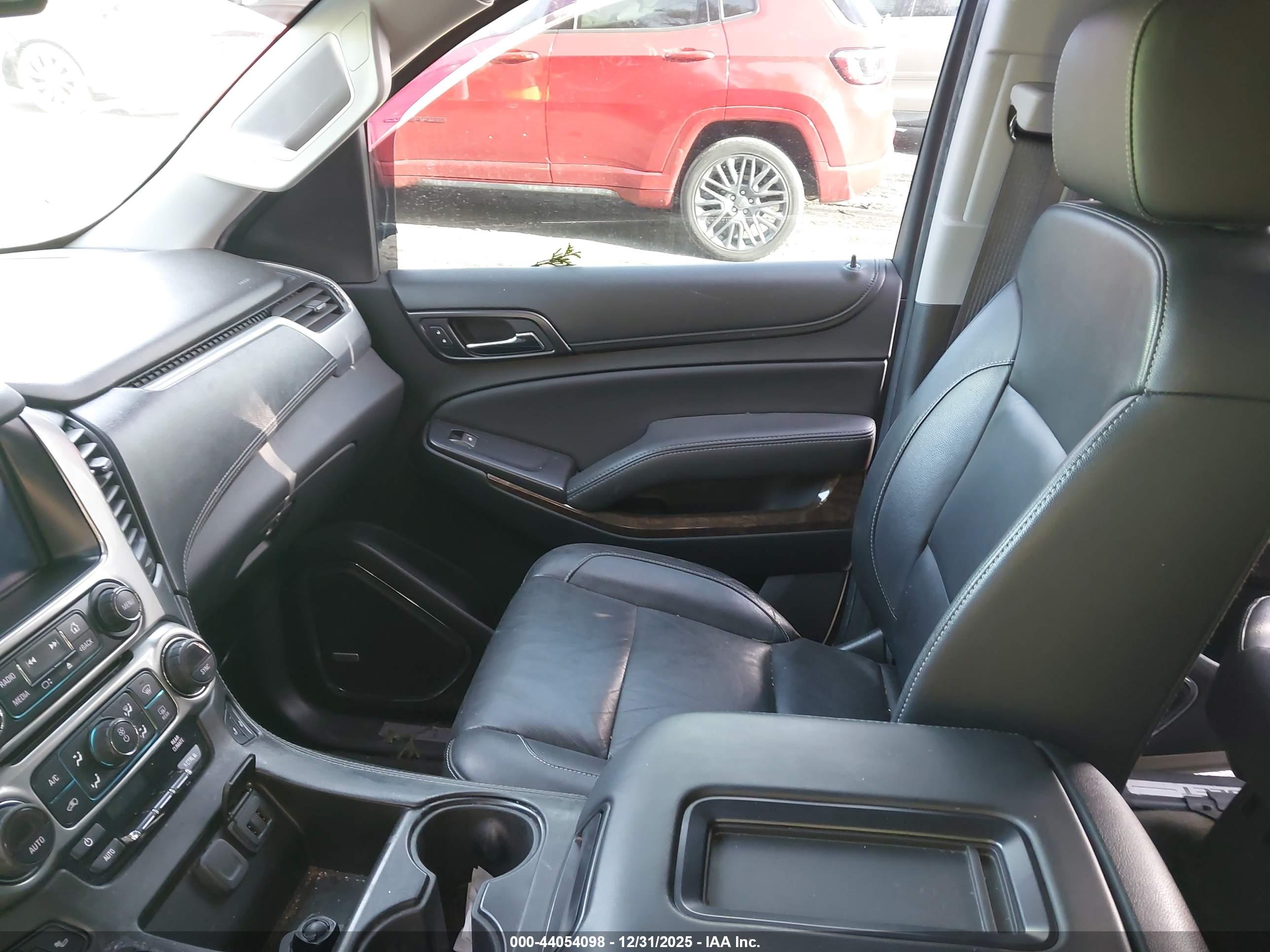 CHEVROLET SUBURBAN image 5