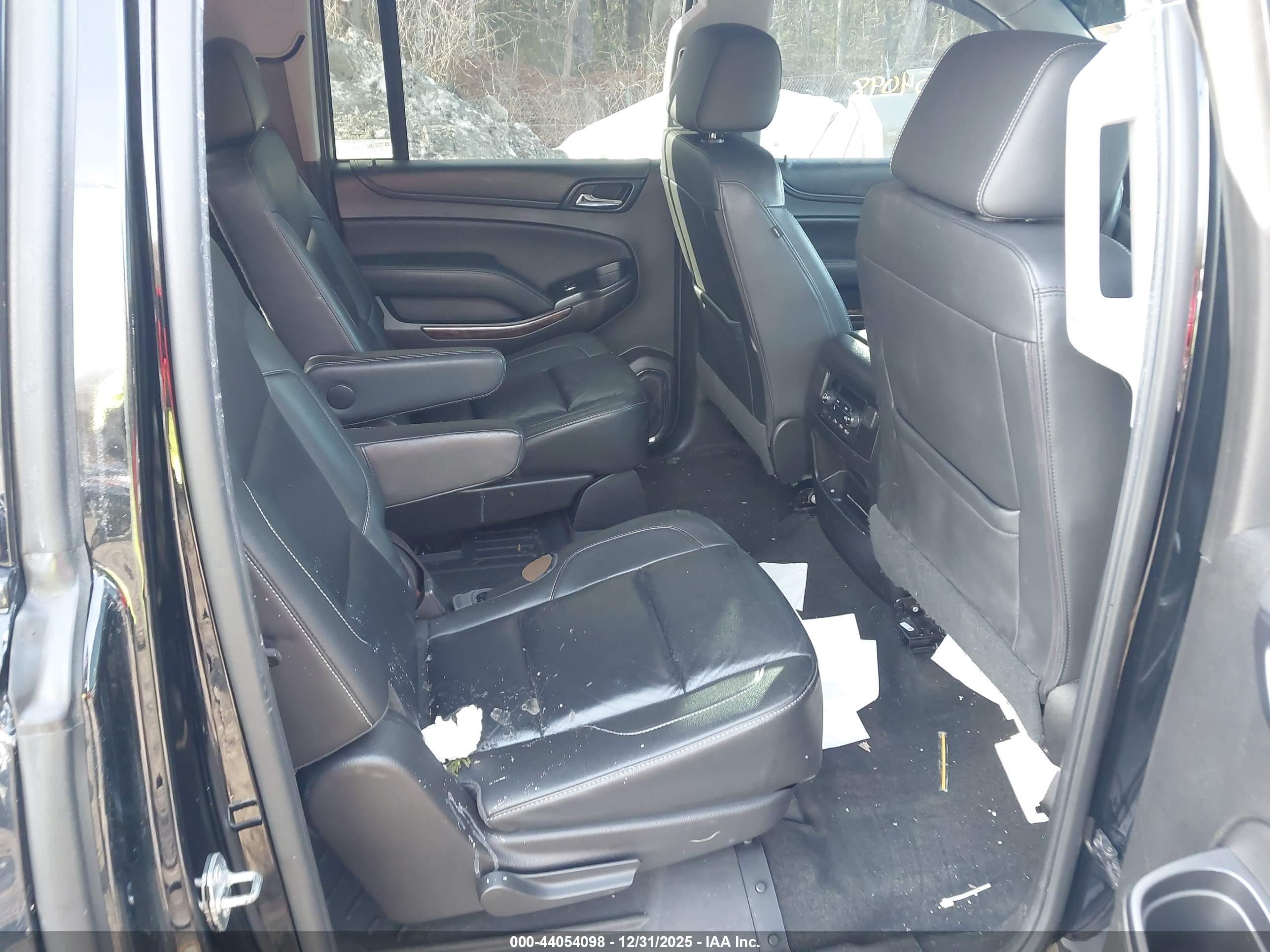 CHEVROLET SUBURBAN image 8