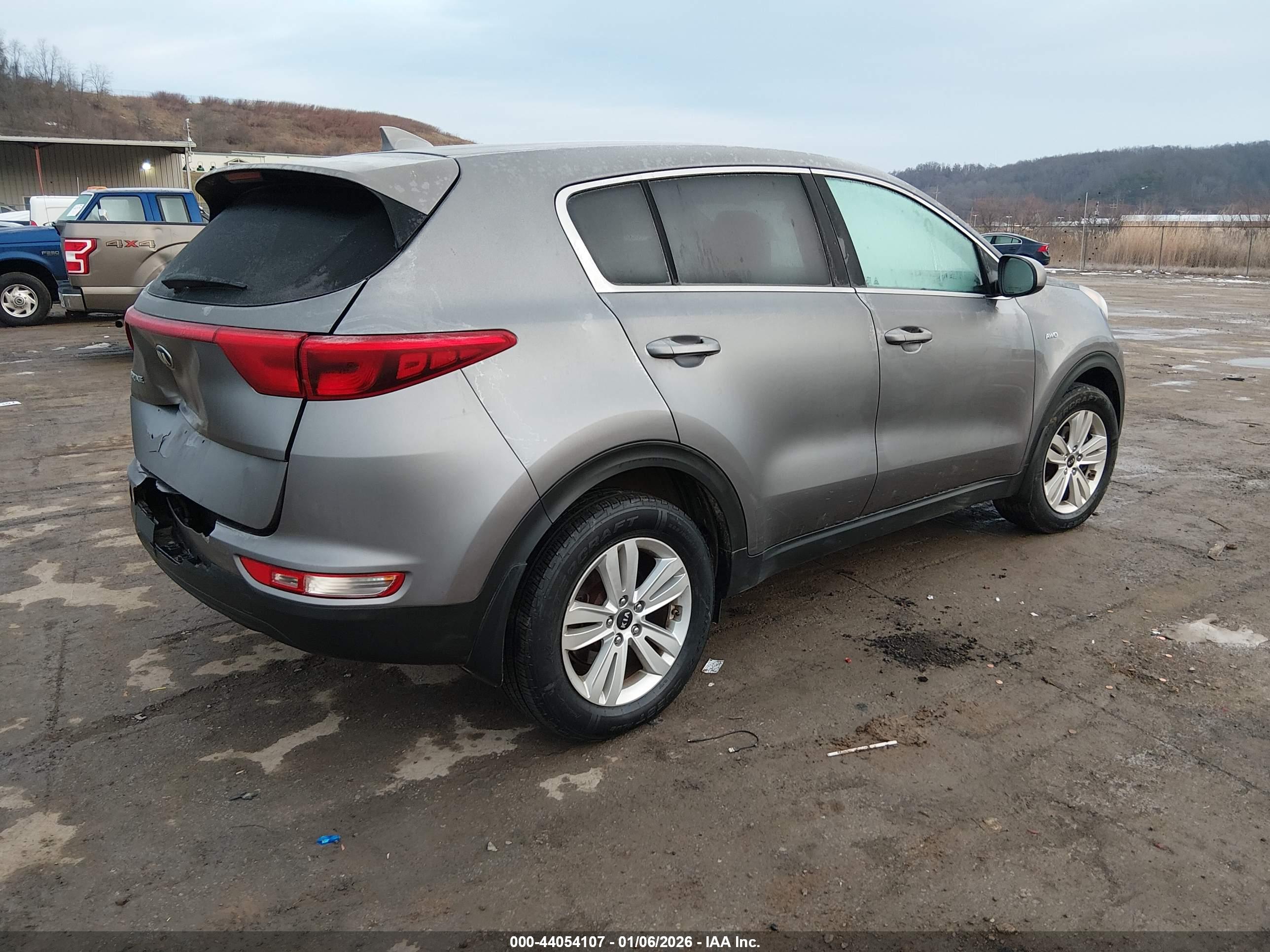 KIA SPORTAGE image 4