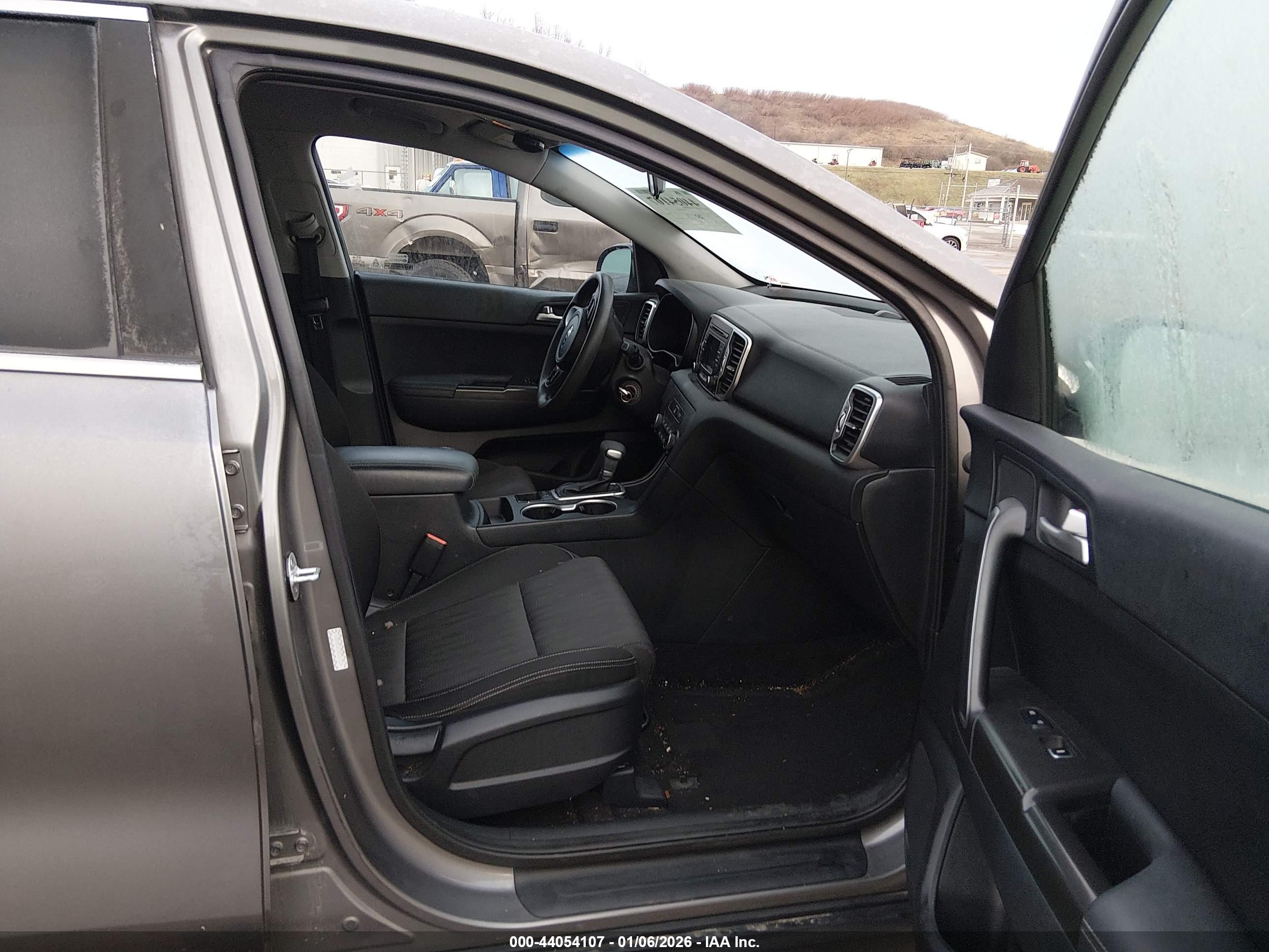 KIA SPORTAGE image 5
