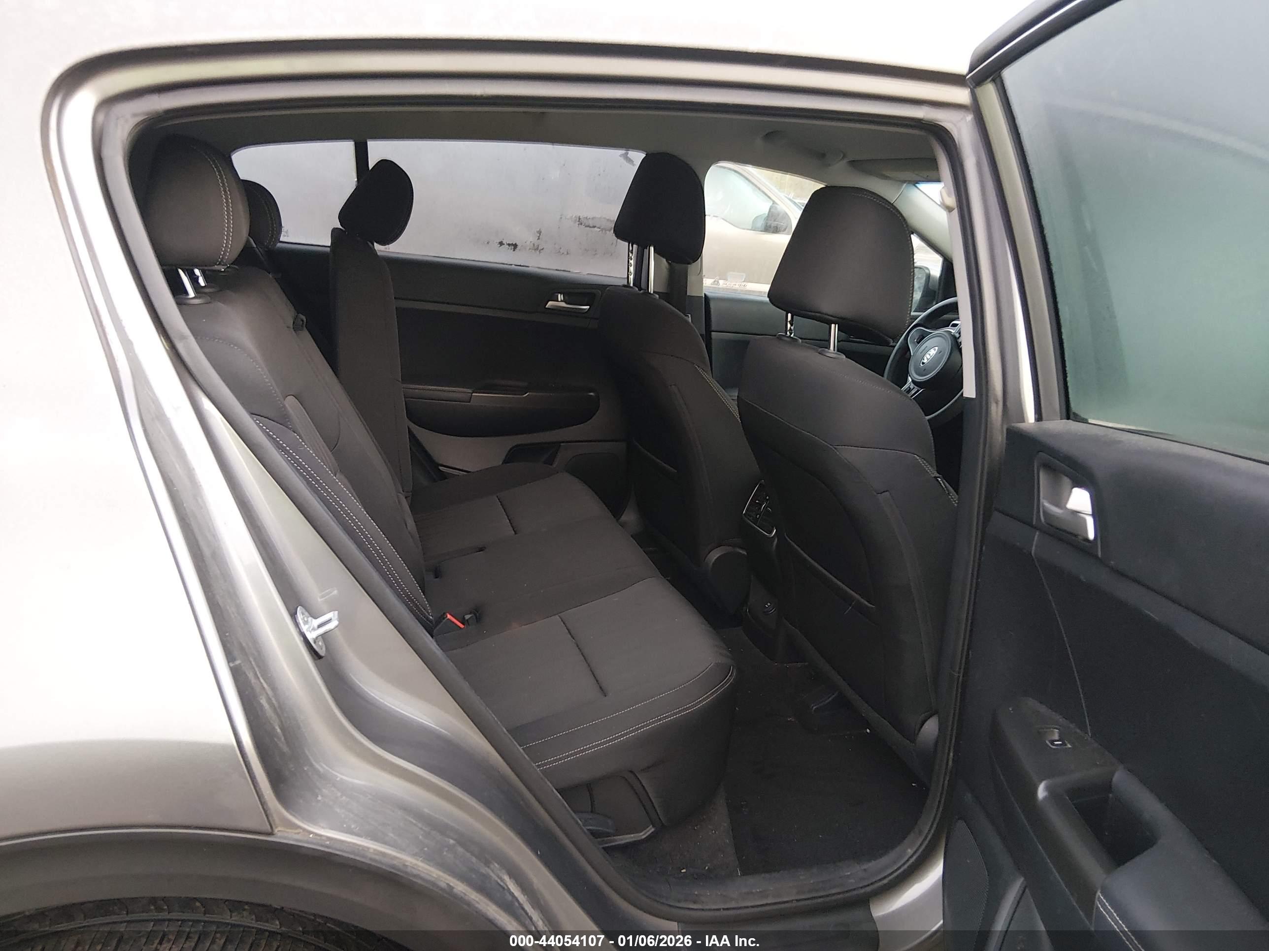 KIA SPORTAGE image 8