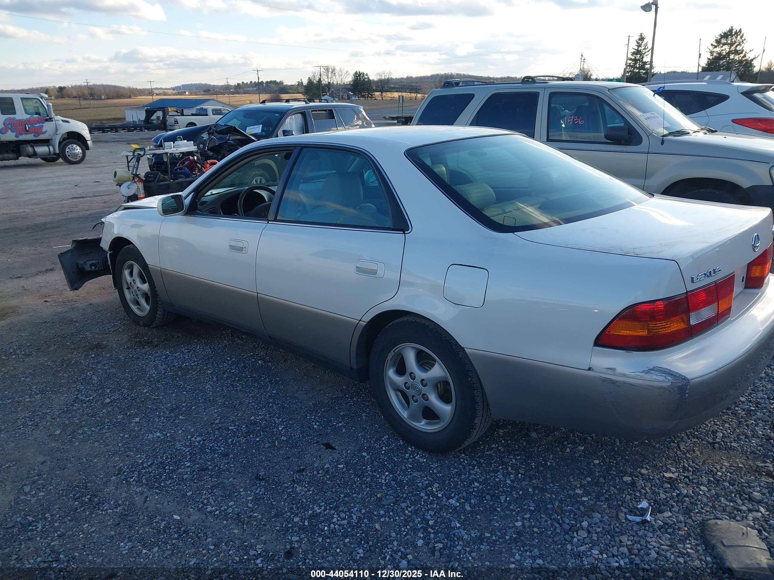 LEXUS ES image 3