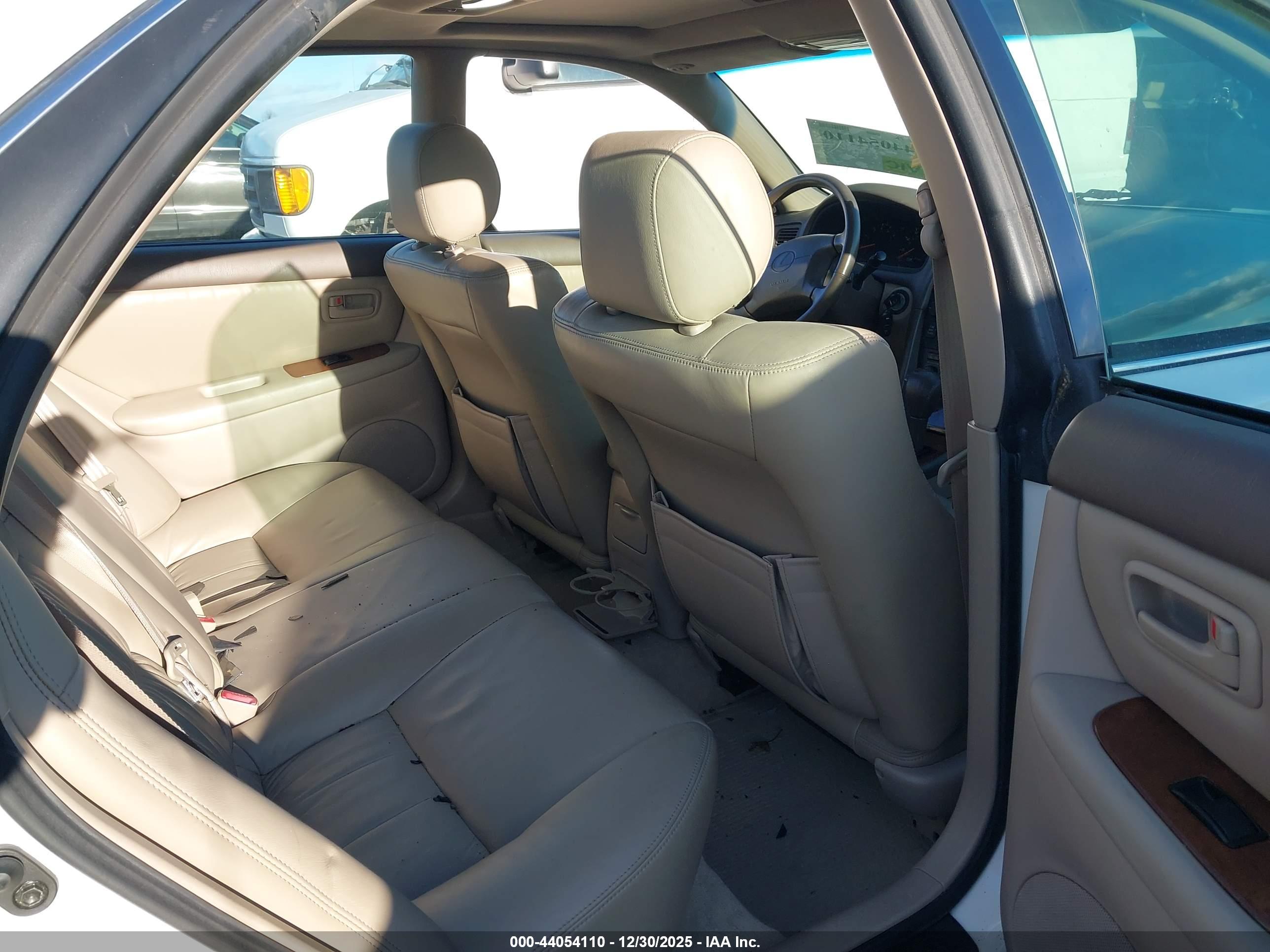 LEXUS ES image 8