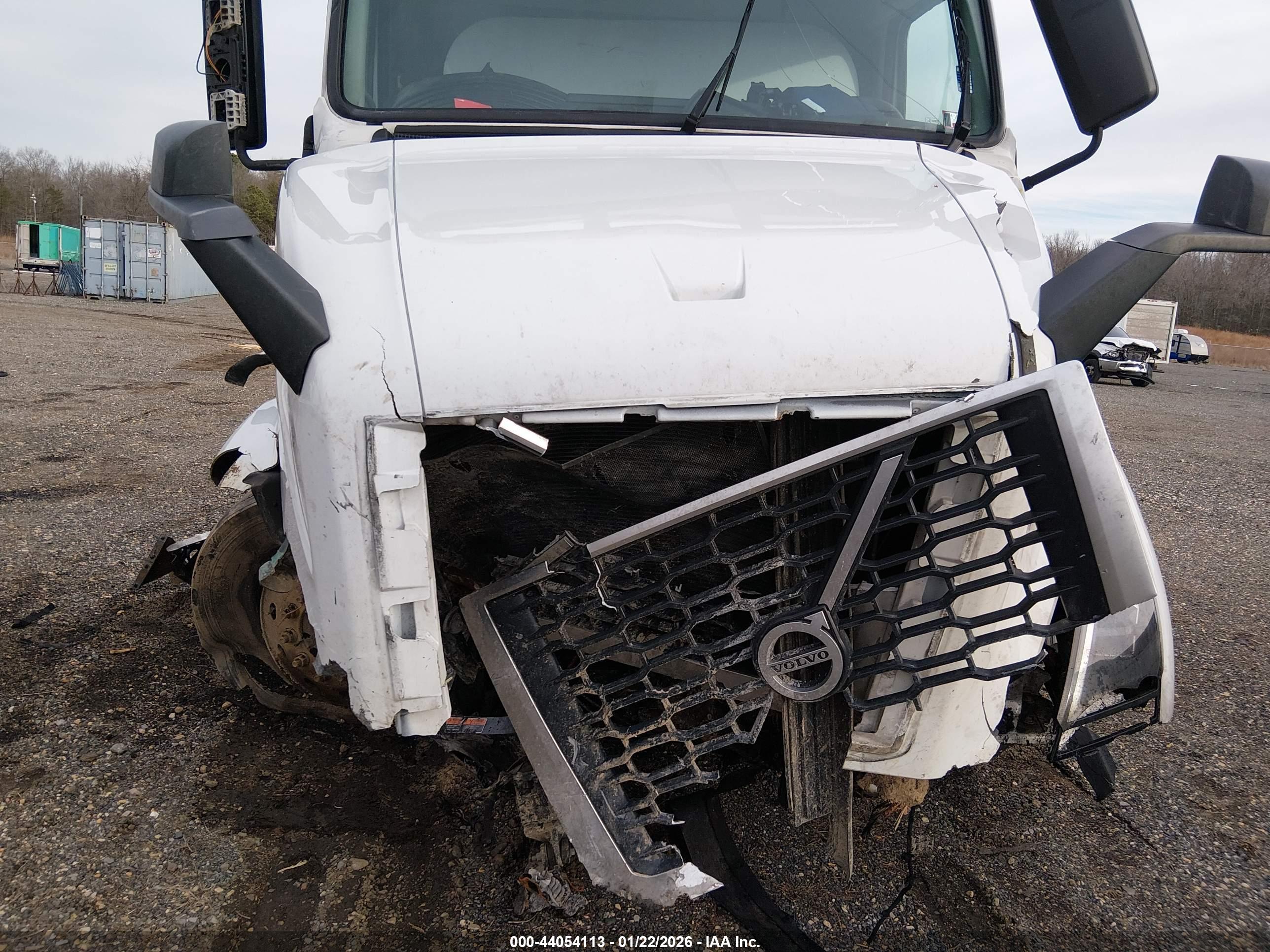 VOLVO VNR image 10