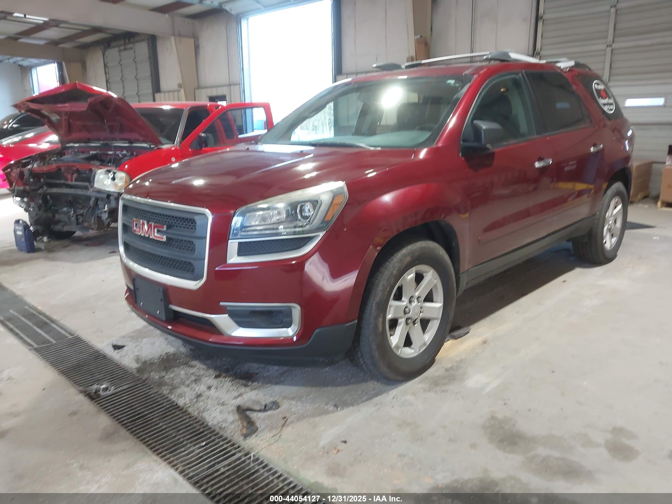 GMC ACADIA image 2