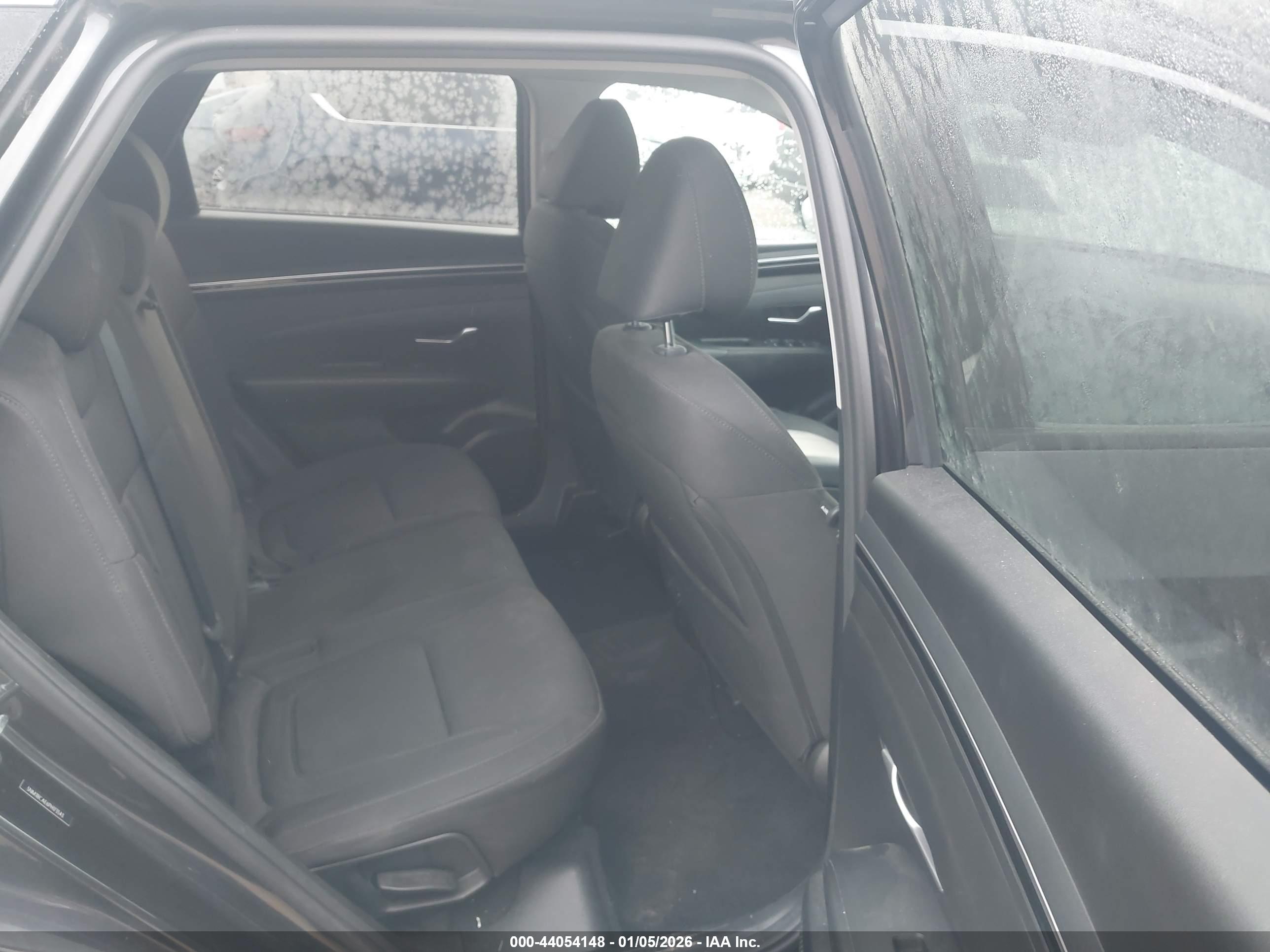 HYUNDAI TUCSON image 8