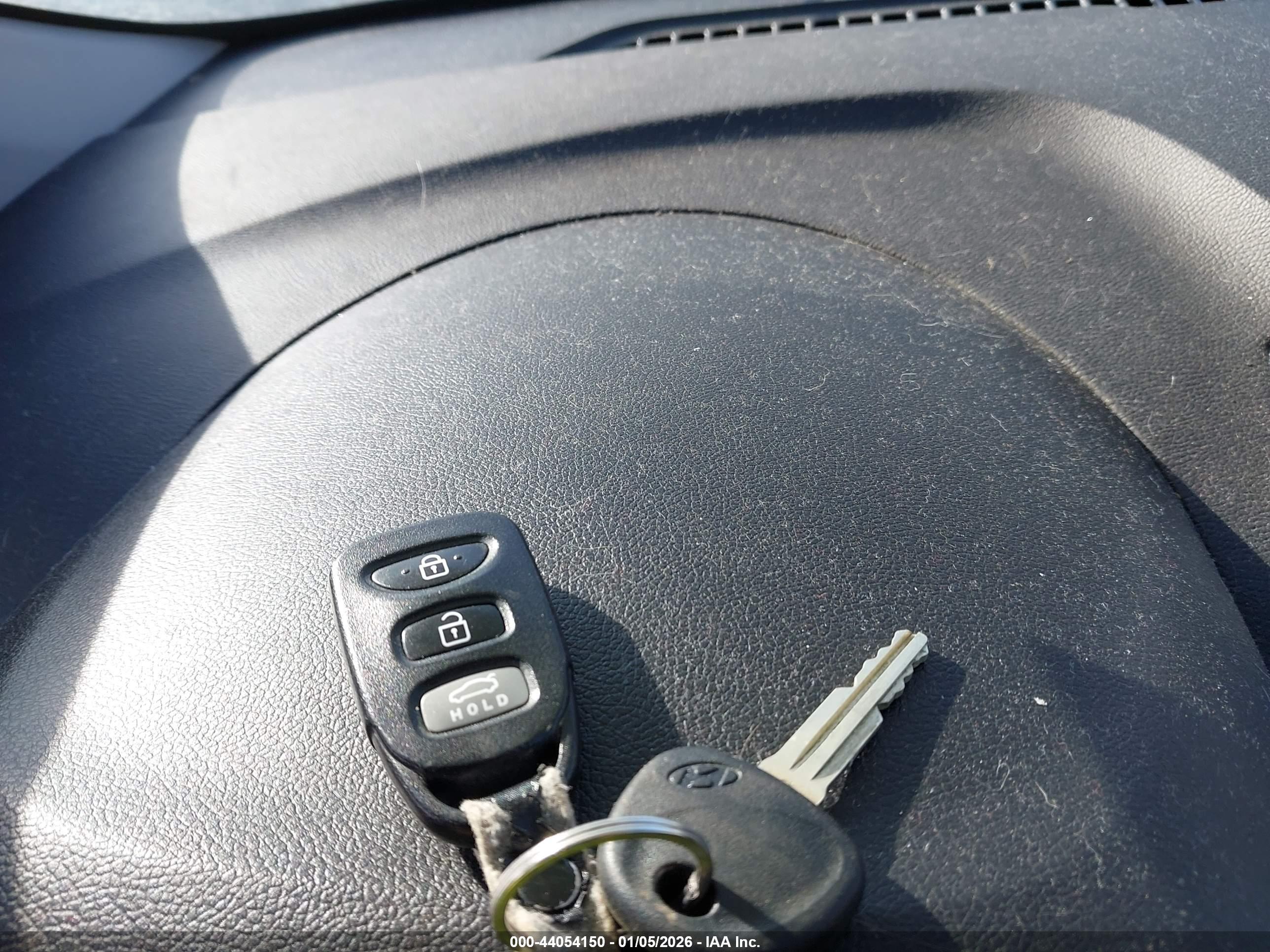 HYUNDAI ELANTRA image 11