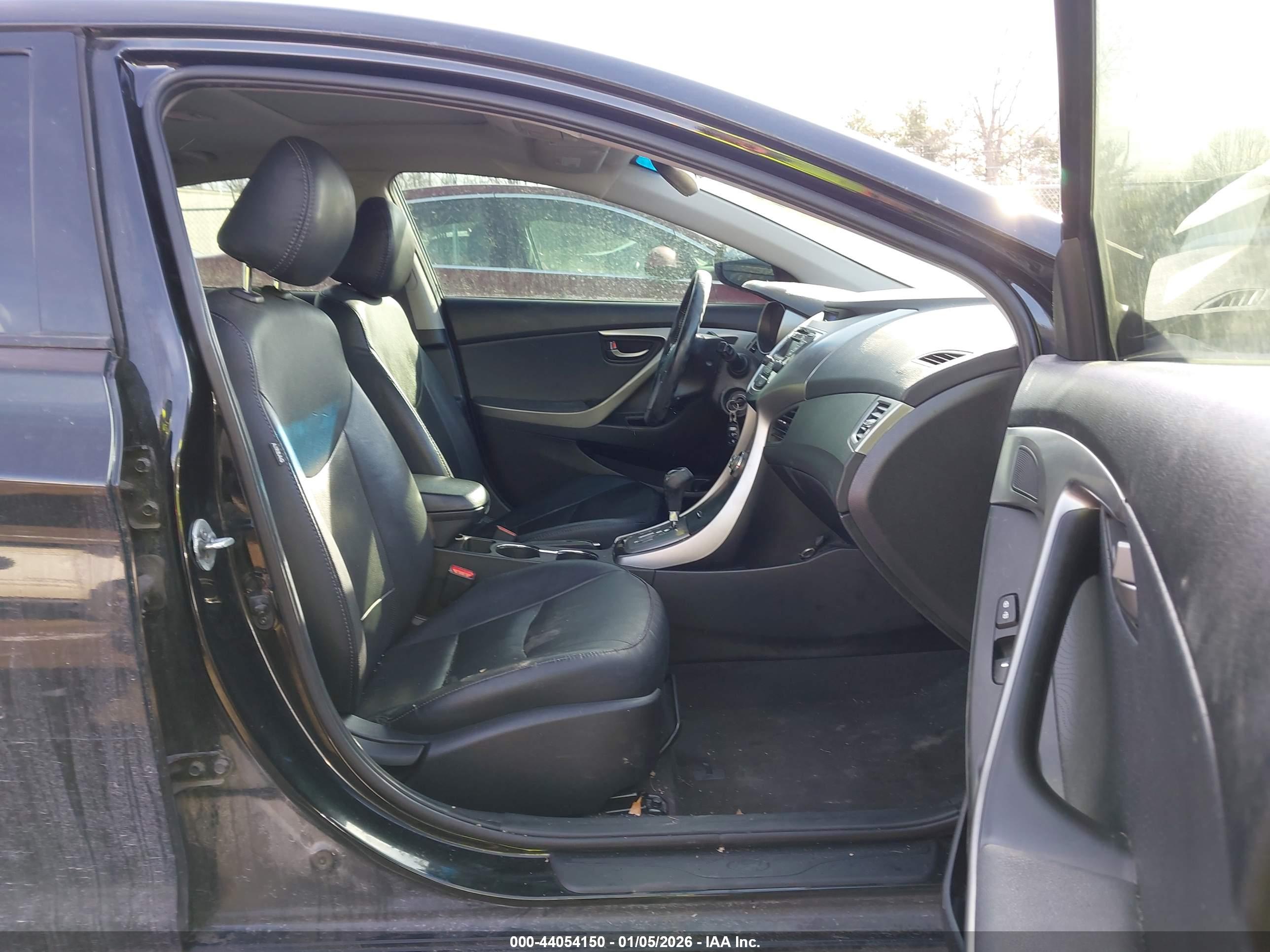 HYUNDAI ELANTRA image 5