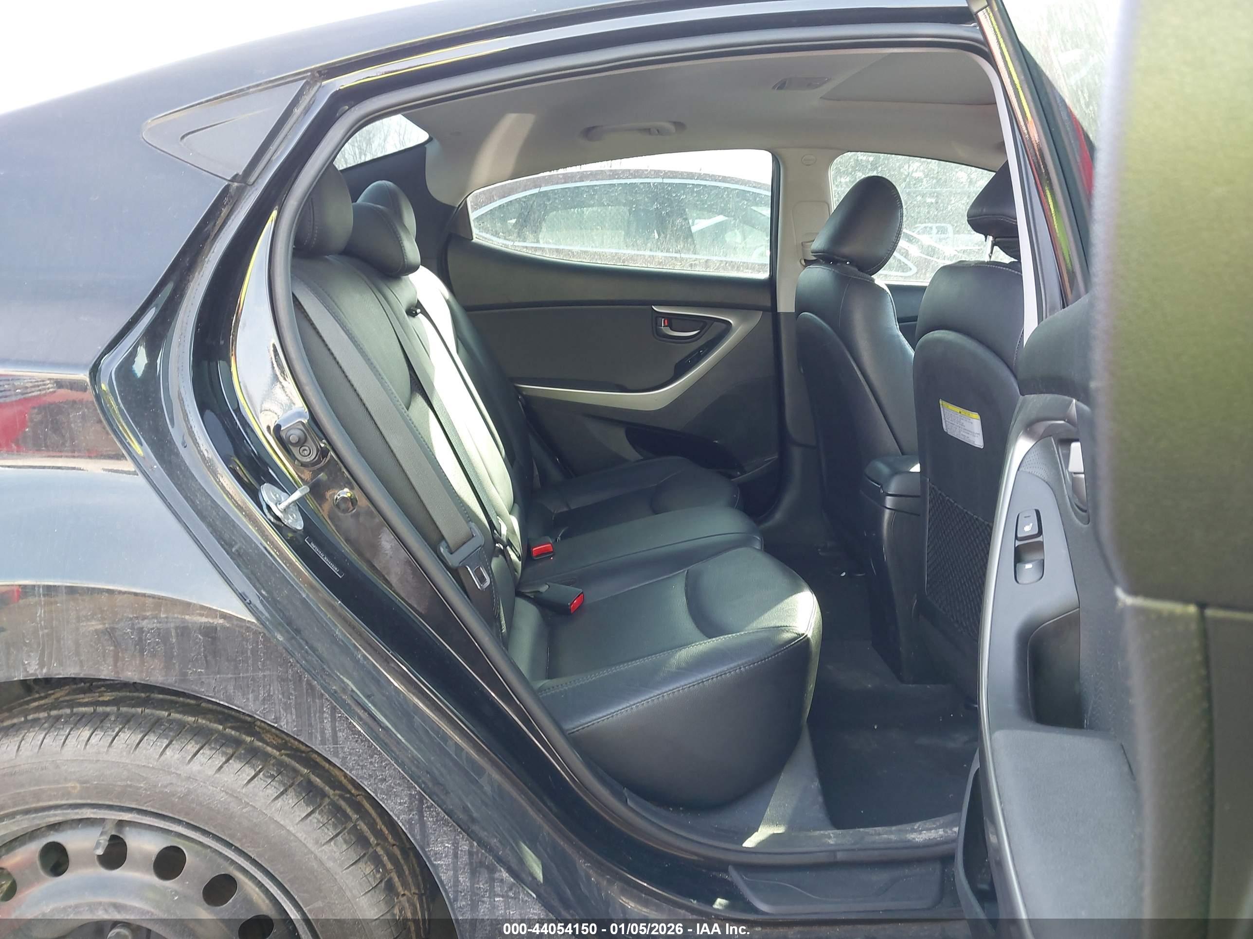 HYUNDAI ELANTRA image 8