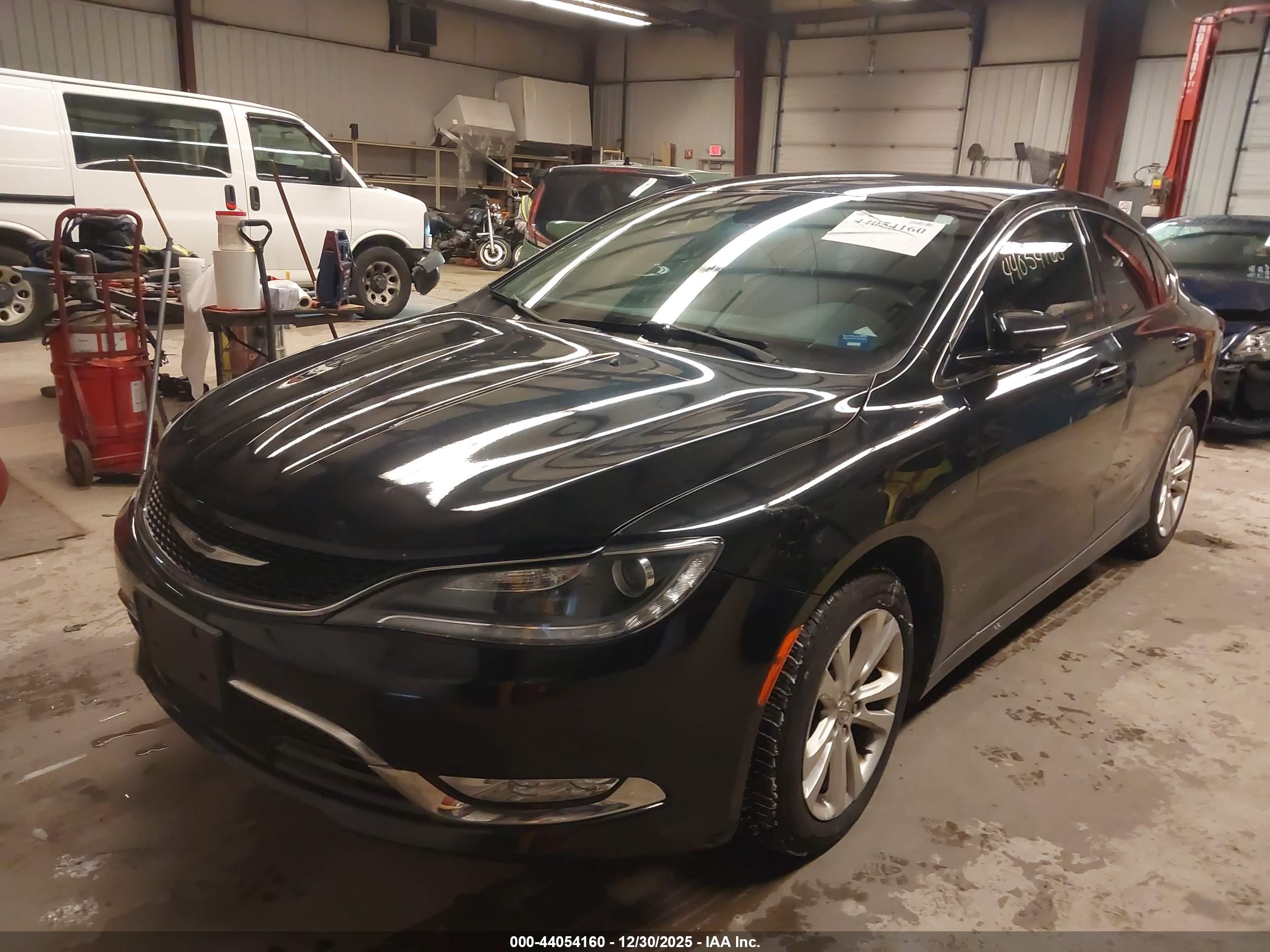 CHRYSLER 200 image 2