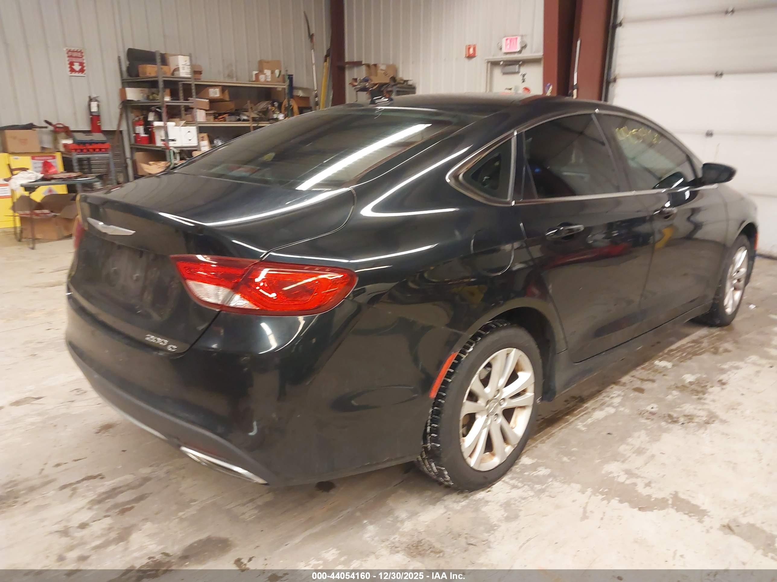 CHRYSLER 200 image 4