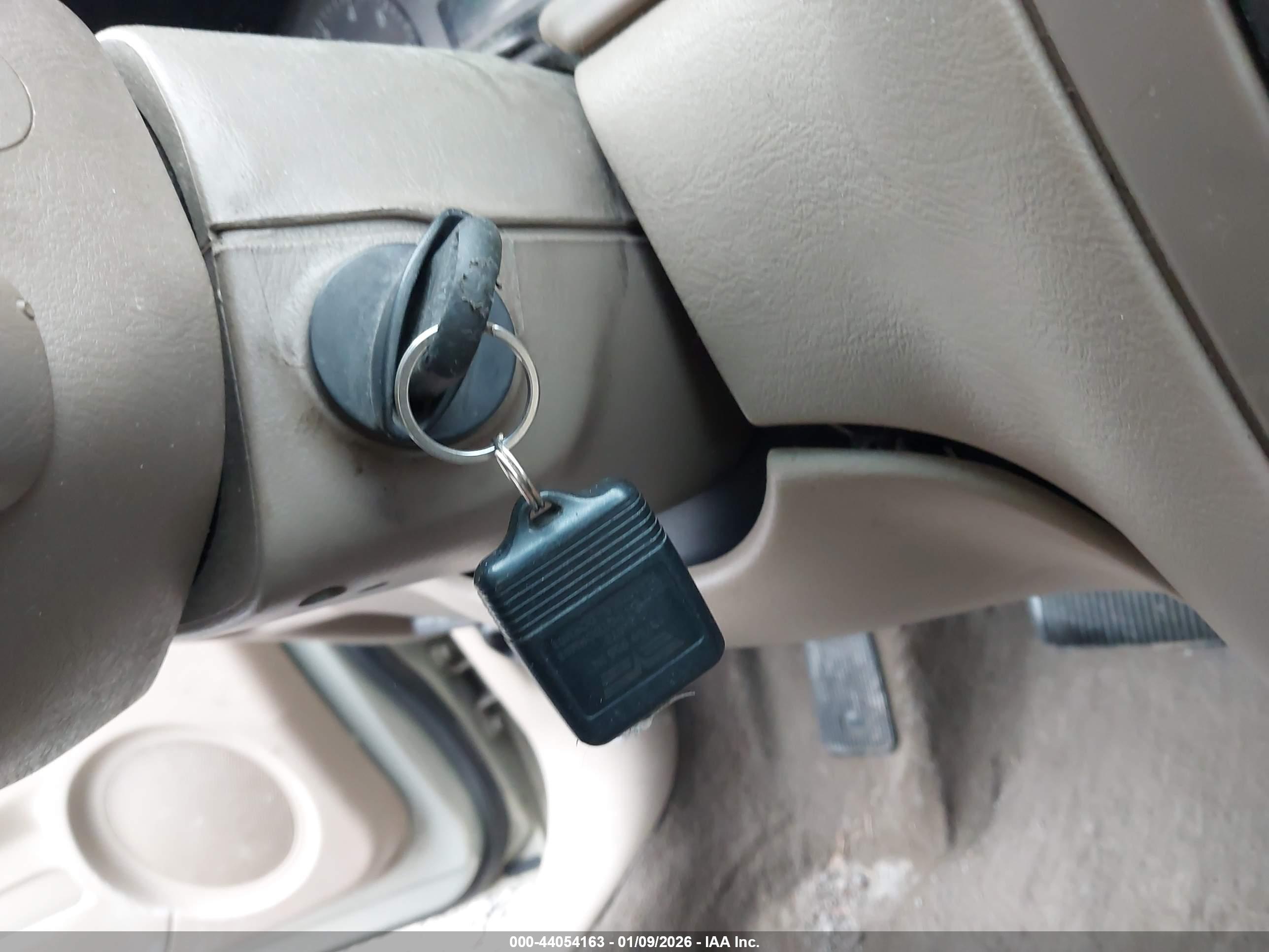 FORD TAURUS image 11