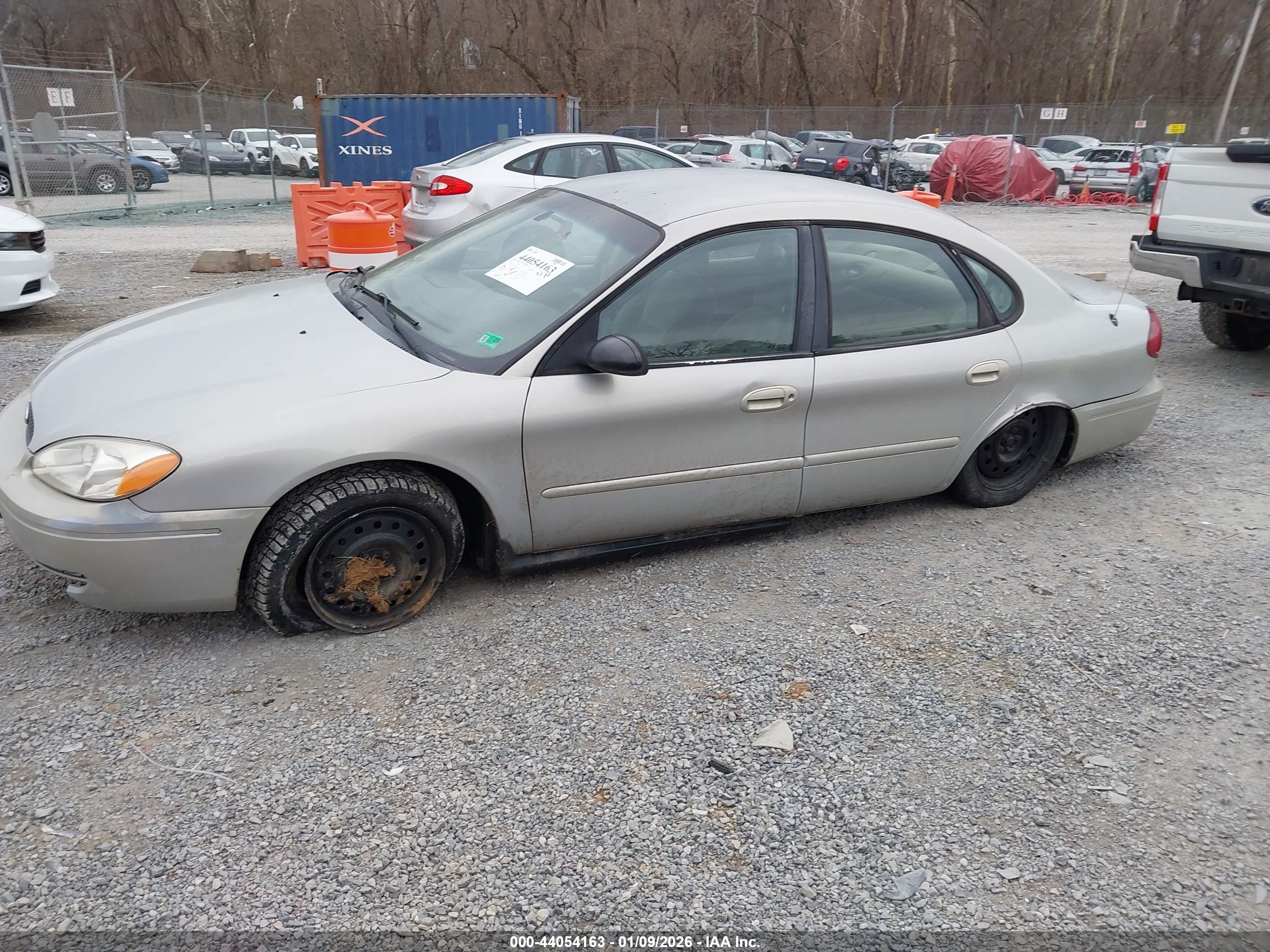 FORD TAURUS image 2