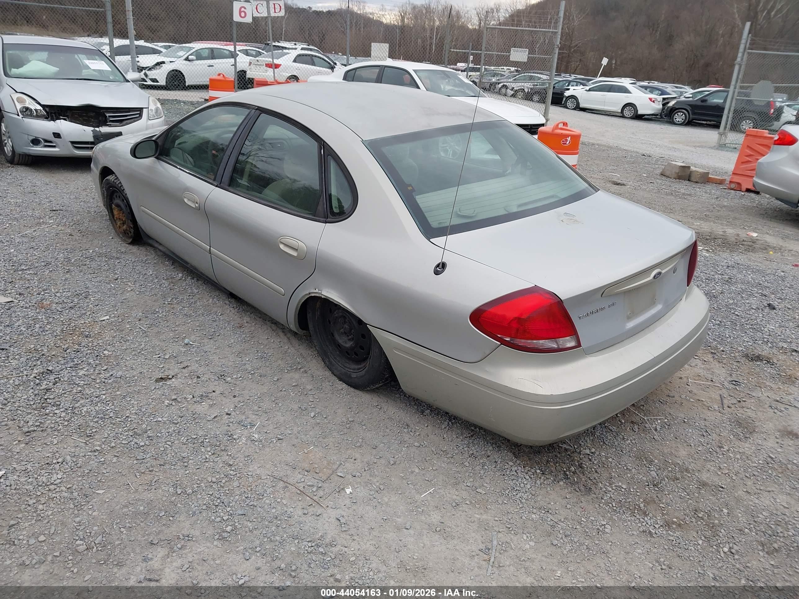 FORD TAURUS image 3