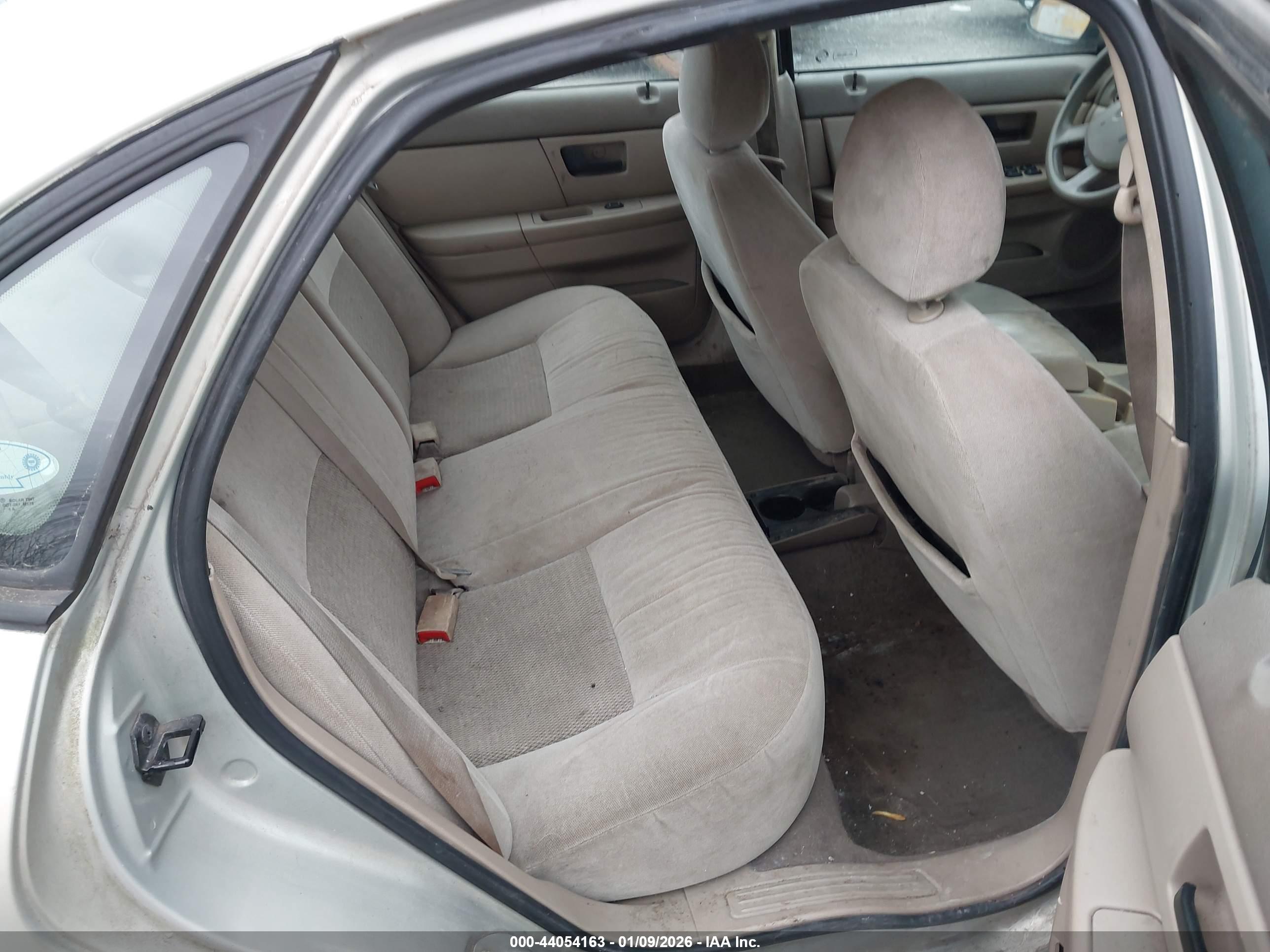 FORD TAURUS image 8