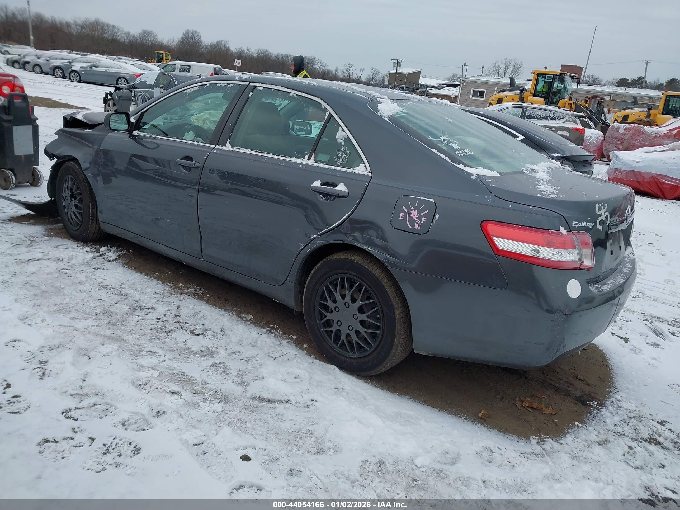 TOYOTA CAMRY image 3