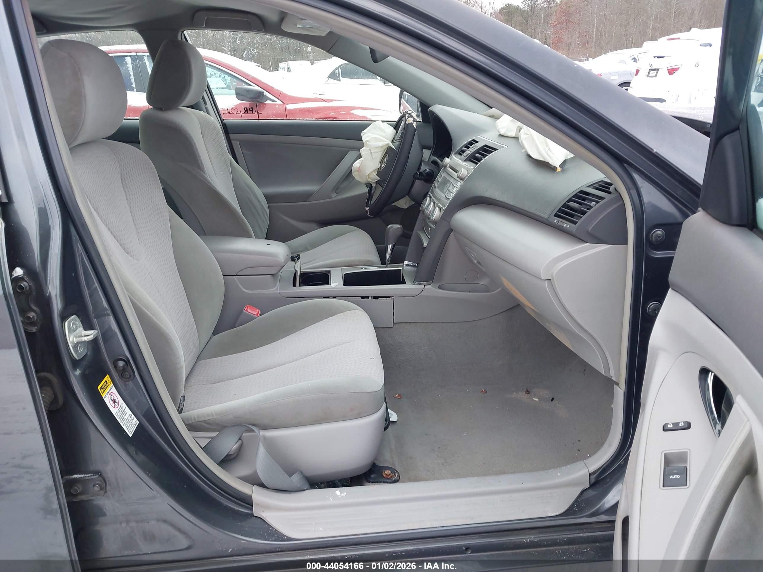 TOYOTA CAMRY image 5