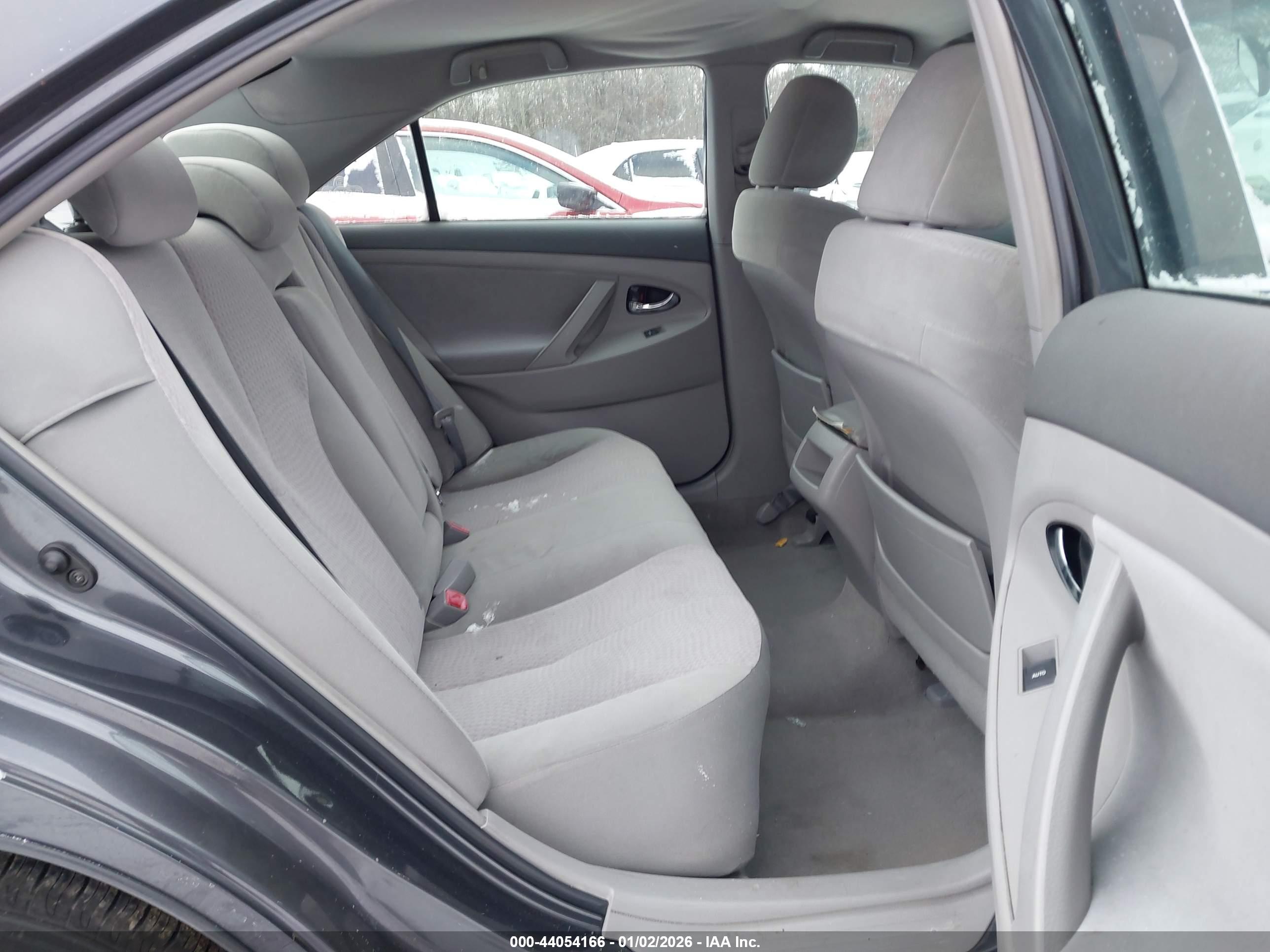 TOYOTA CAMRY image 8