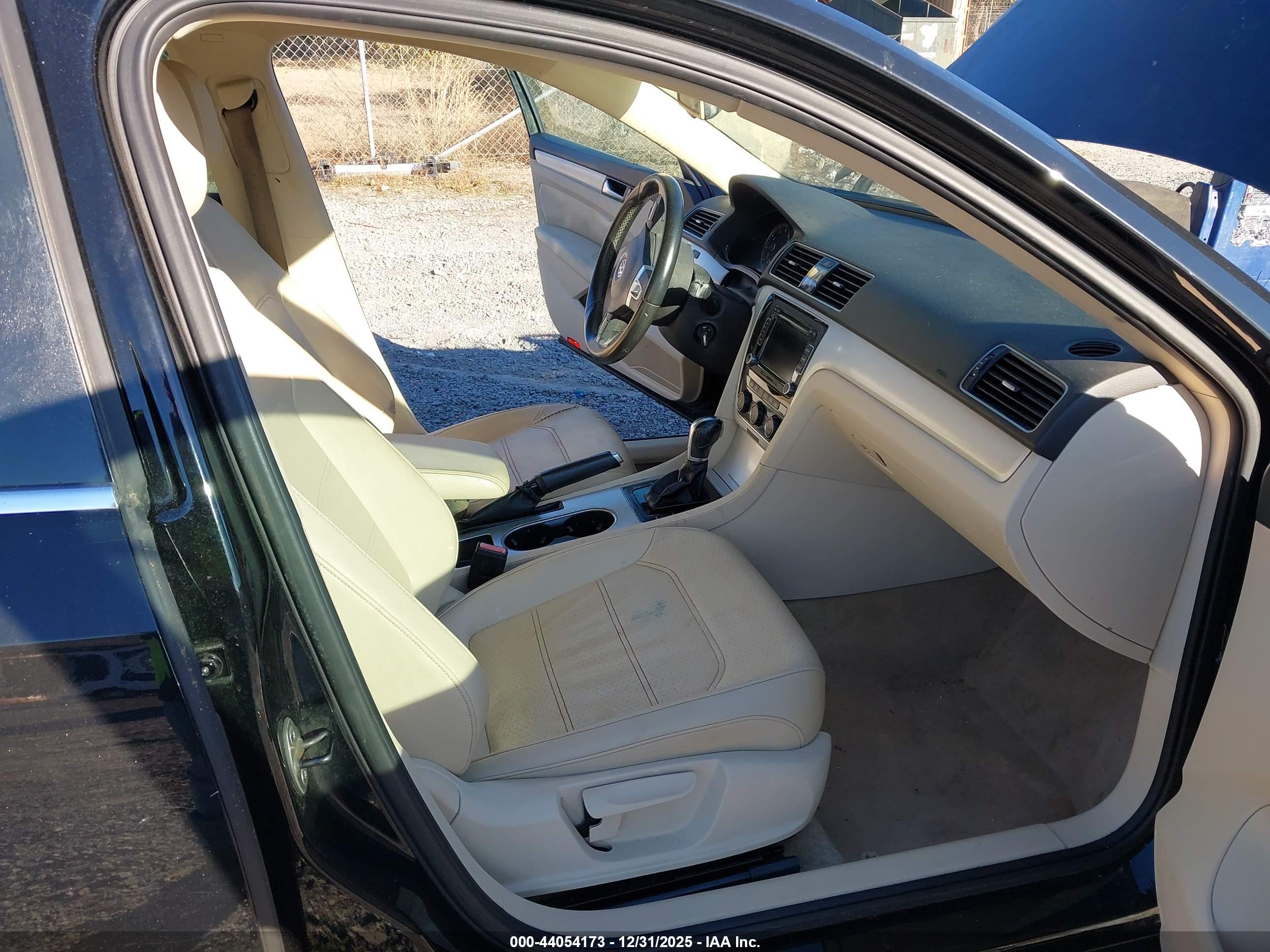 VOLKSWAGEN PASSAT image 5