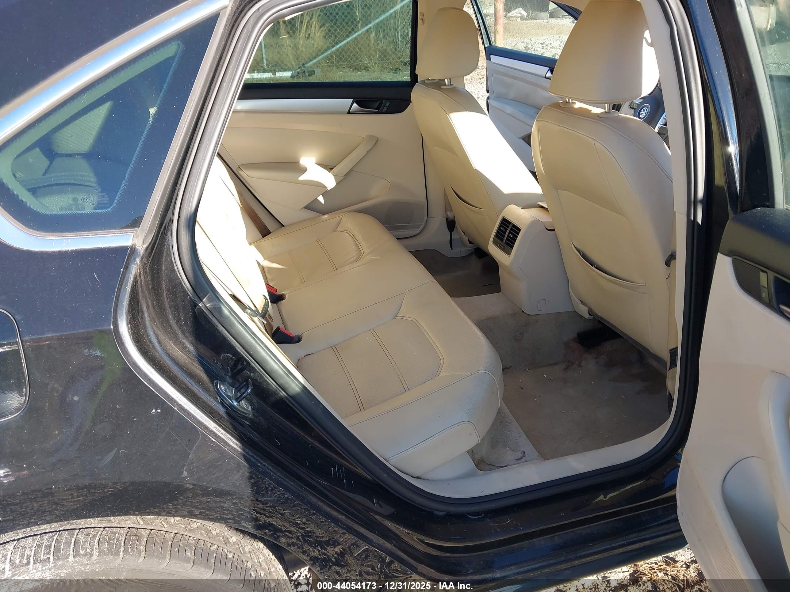 VOLKSWAGEN PASSAT image 8