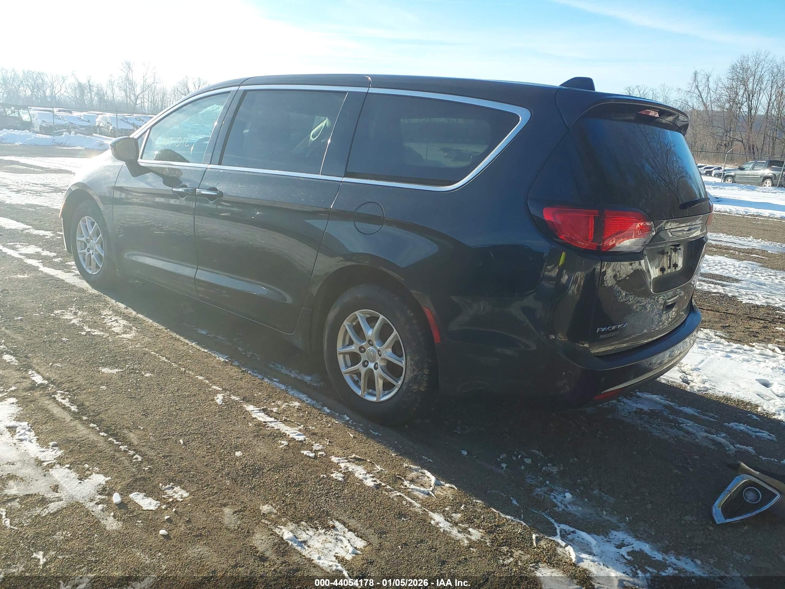 CHRYSLER PACIFICA image 3