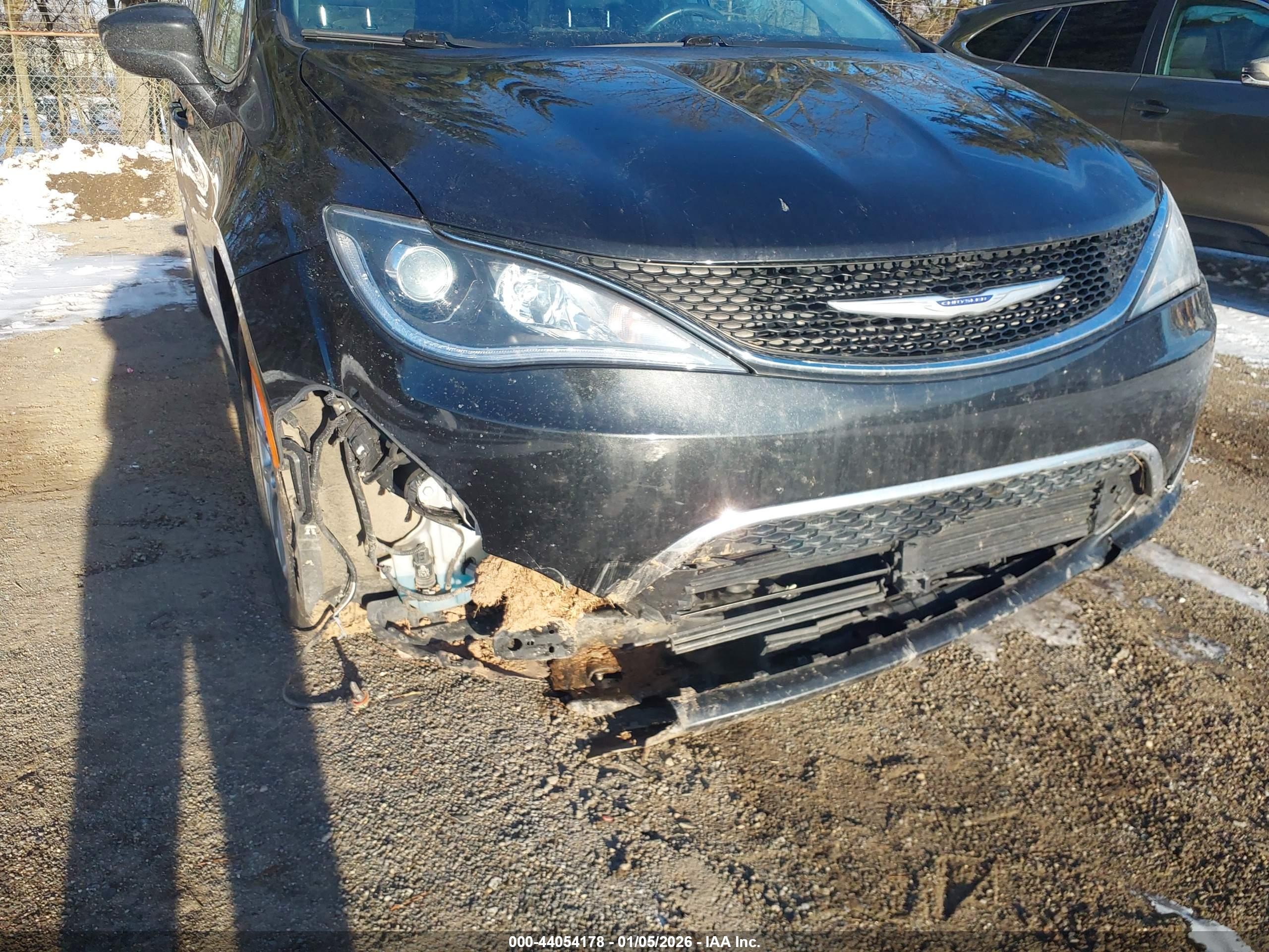 CHRYSLER PACIFICA image 6