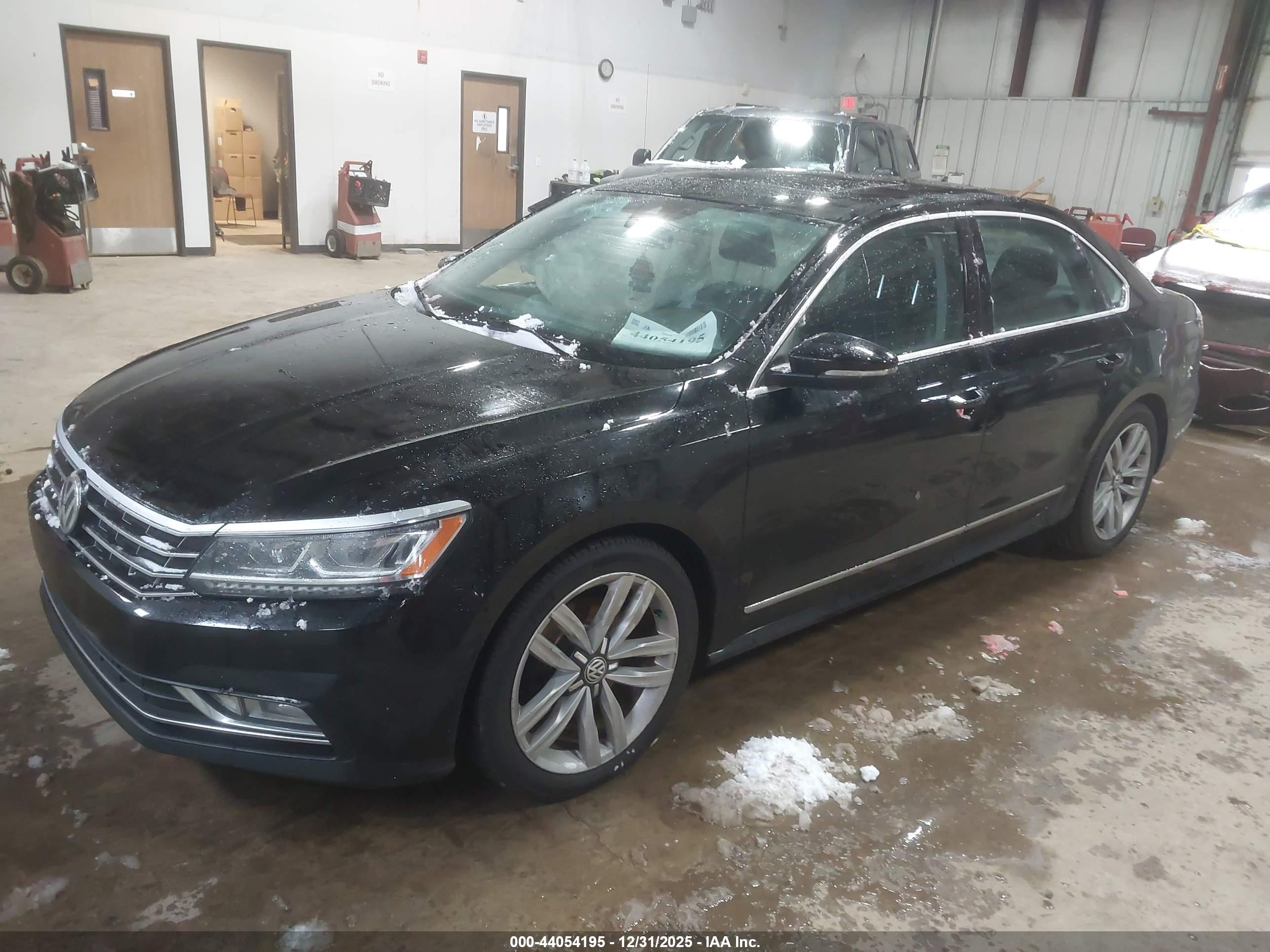 VOLKSWAGEN PASSAT image 2