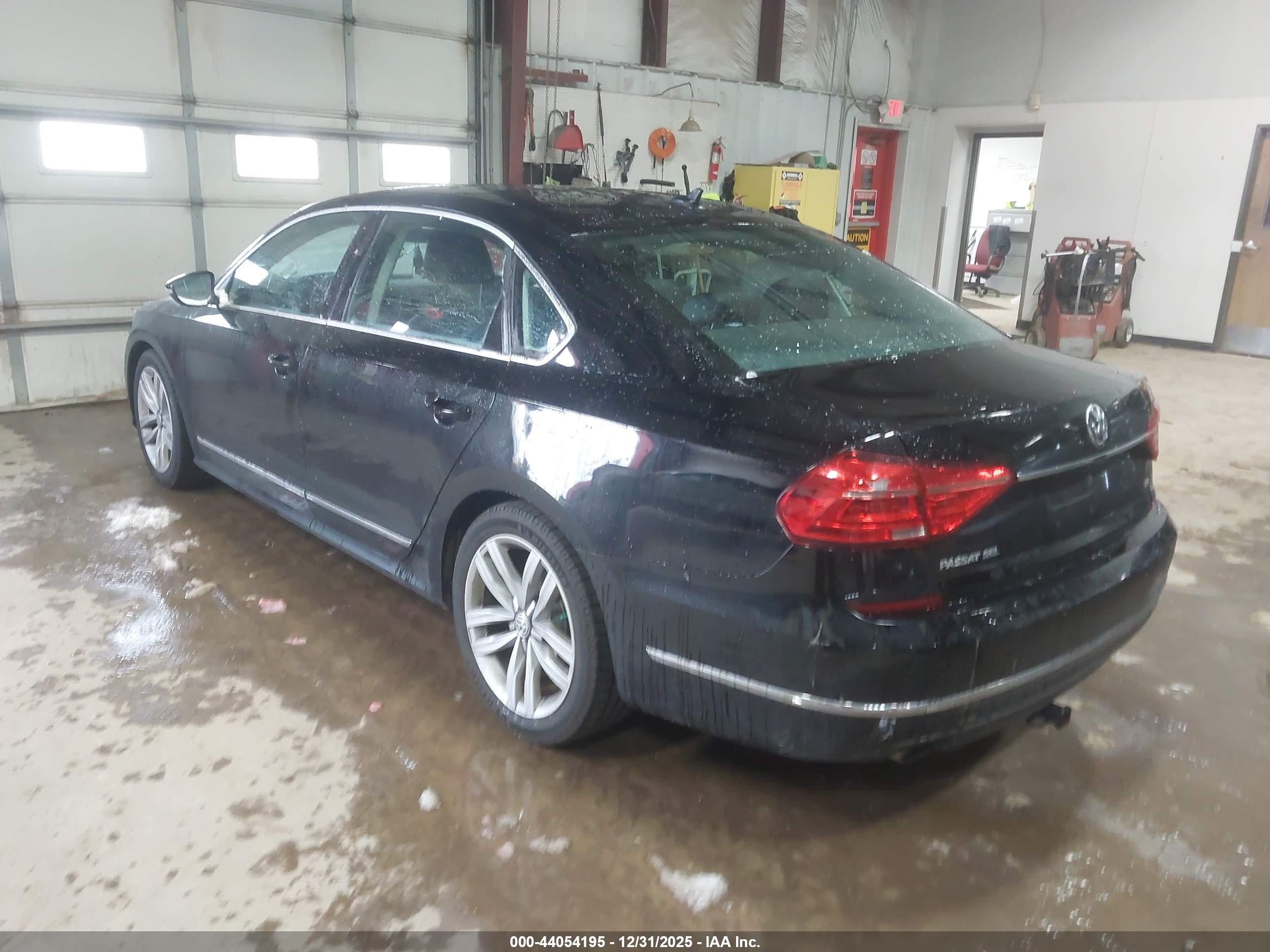 VOLKSWAGEN PASSAT image 3