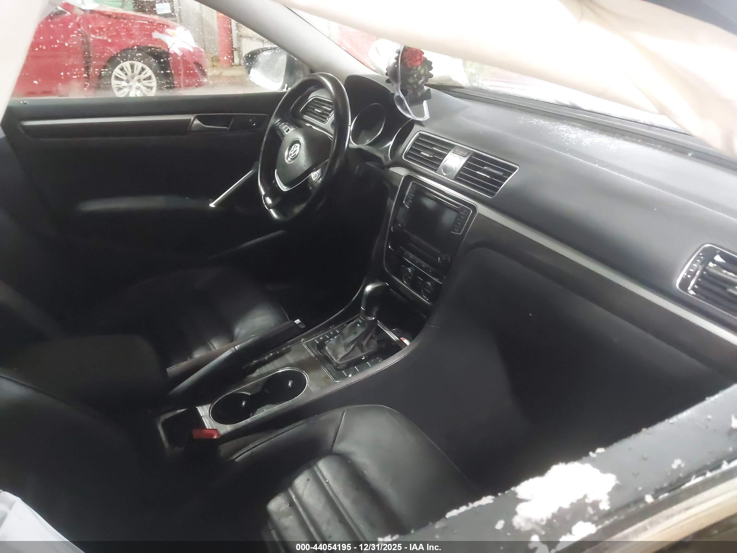 VOLKSWAGEN PASSAT image 5