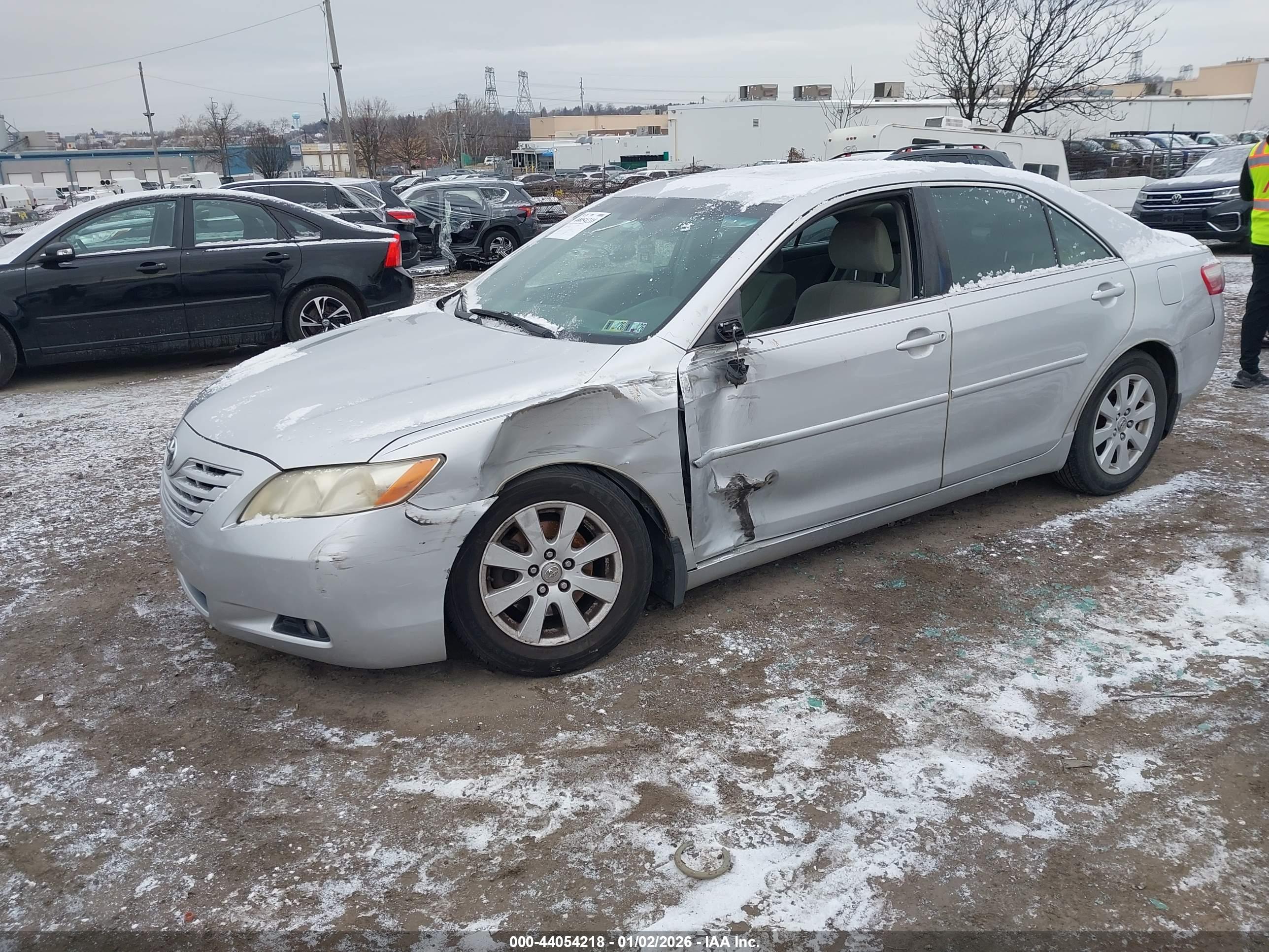 TOYOTA CAMRY image 2