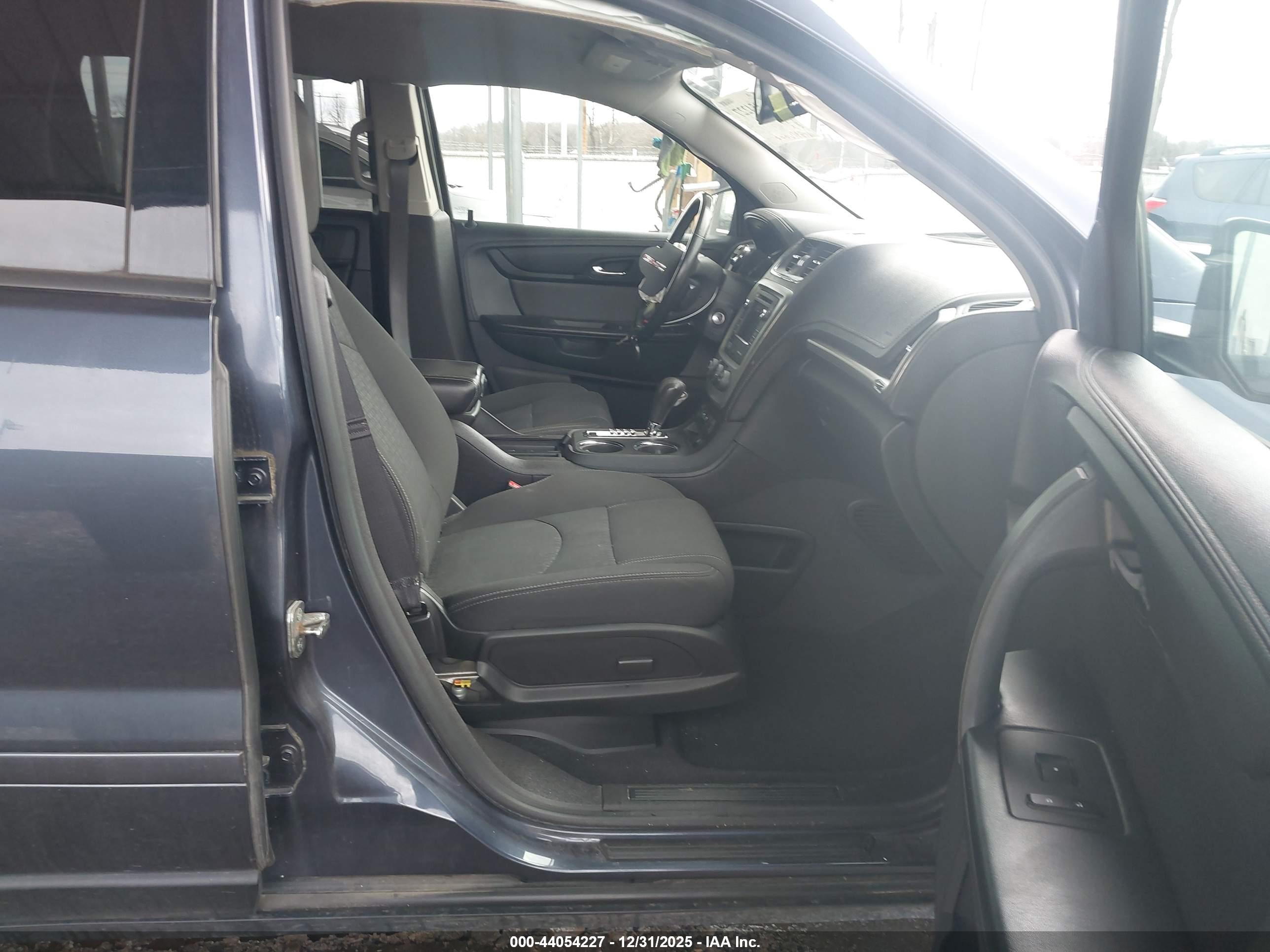 GMC ACADIA image 5