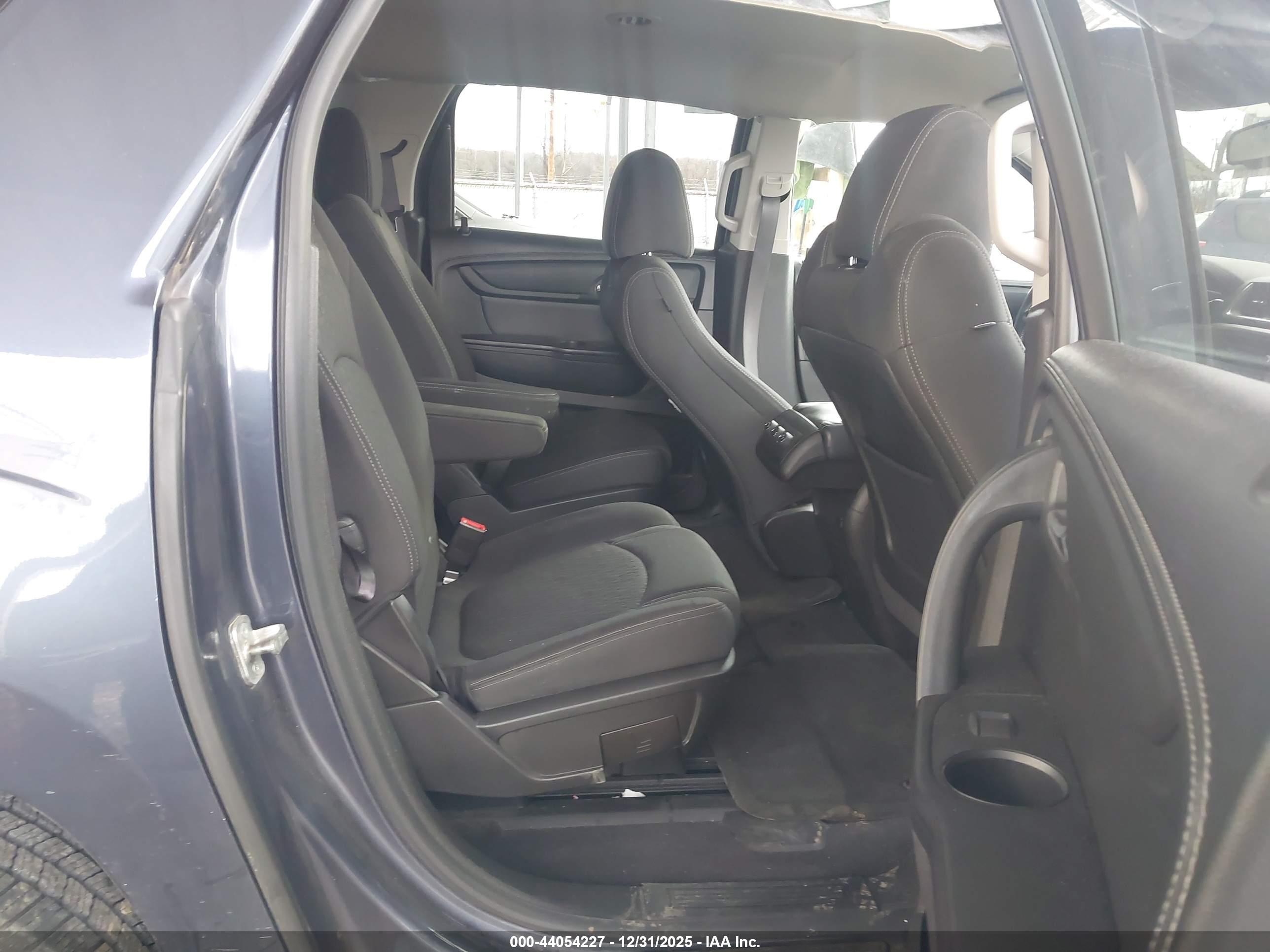 GMC ACADIA image 8