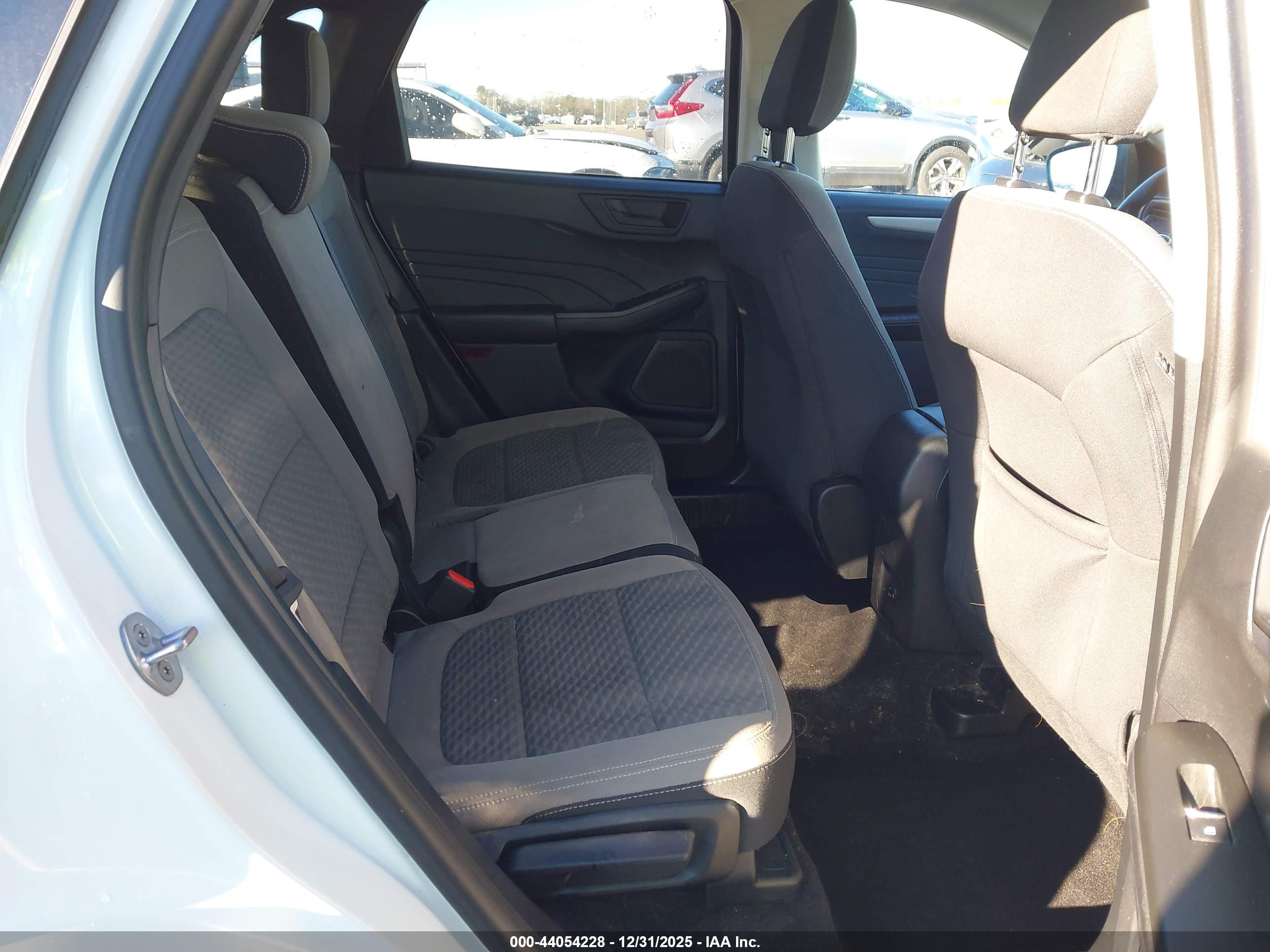 FORD ESCAPE image 8