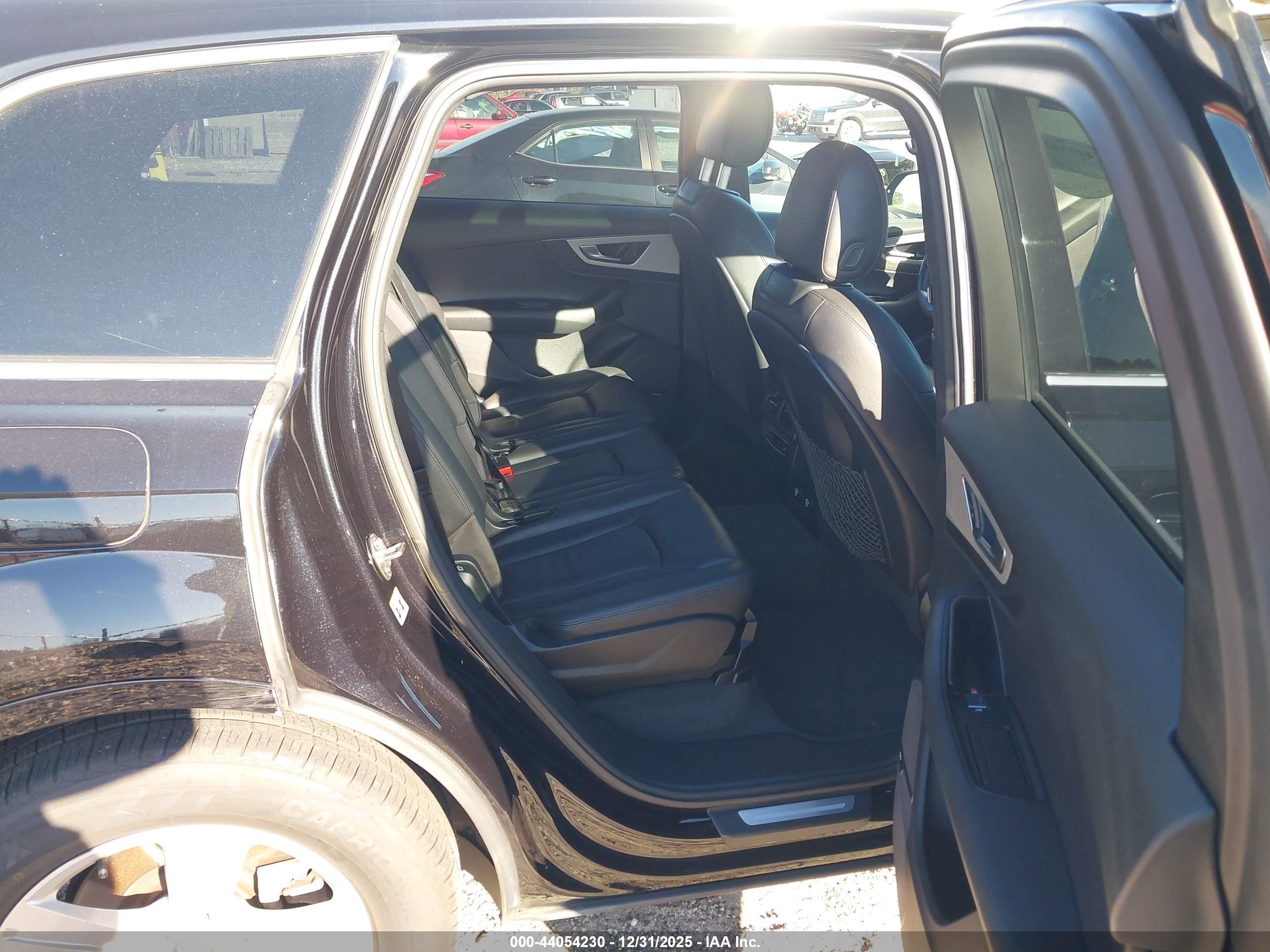 AUDI Q7 image 8