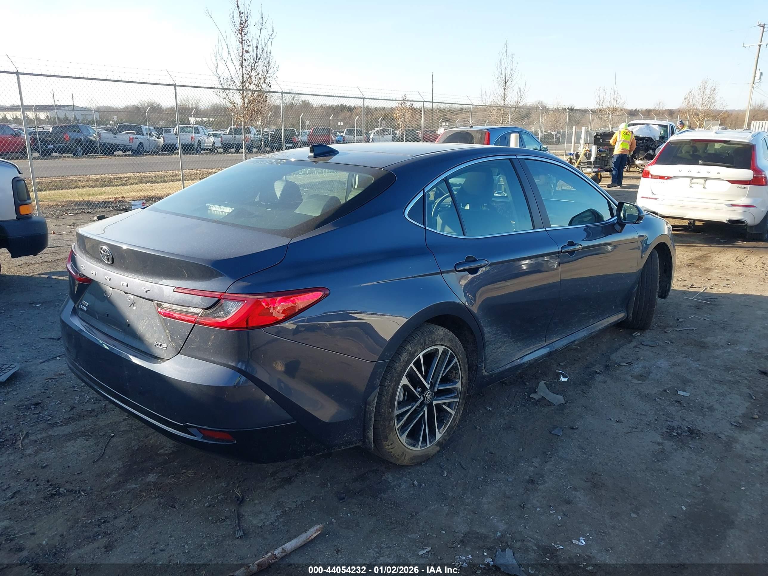 TOYOTA CAMRY image 4
