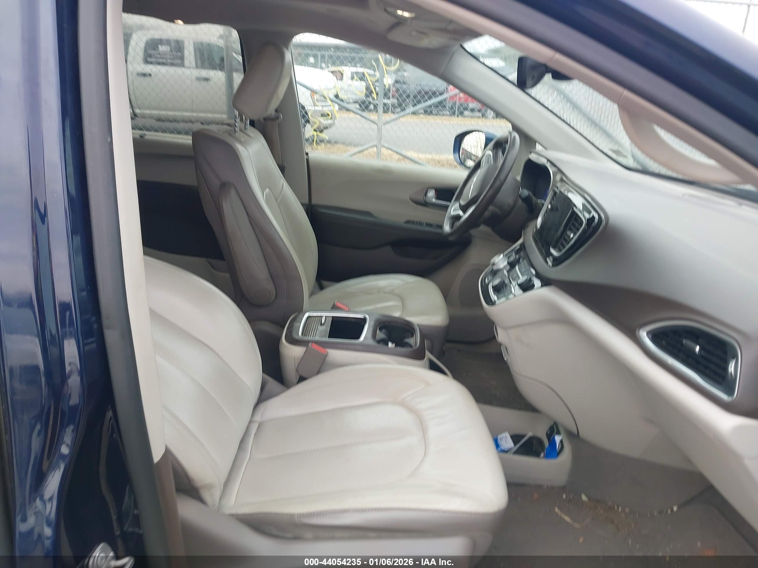 CHRYSLER PACIFICA image 5
