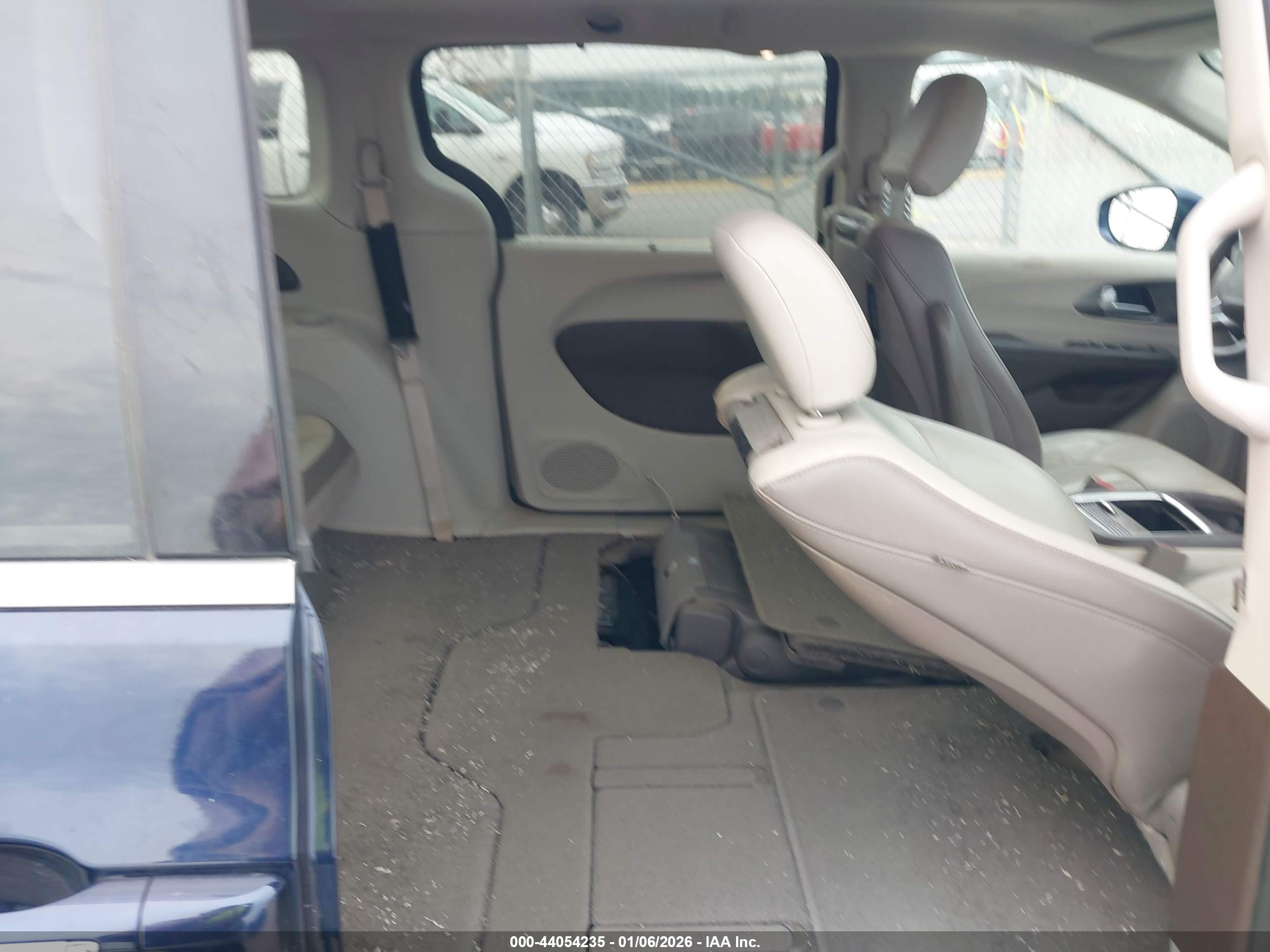 CHRYSLER PACIFICA image 8