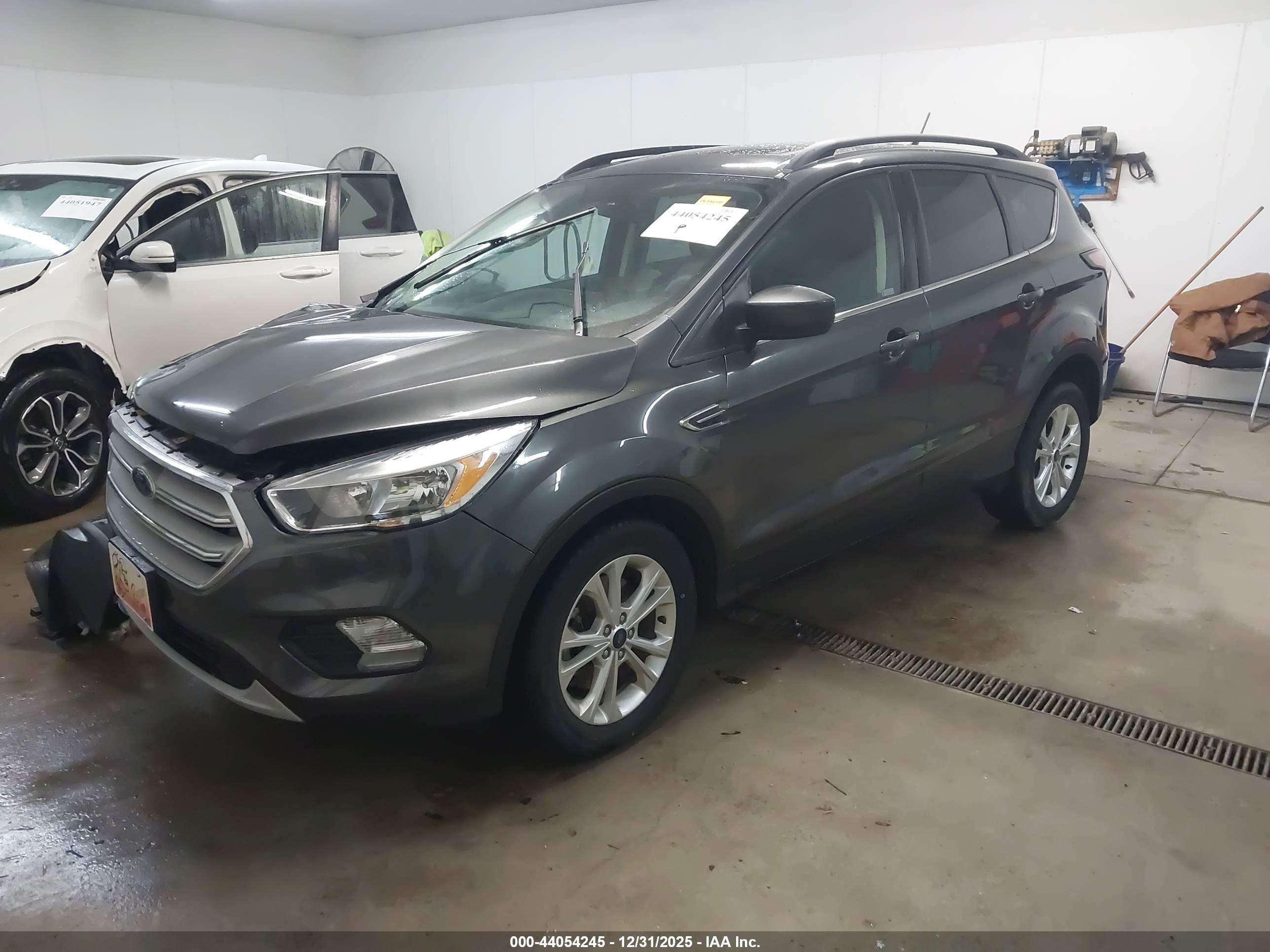 FORD ESCAPE image 2