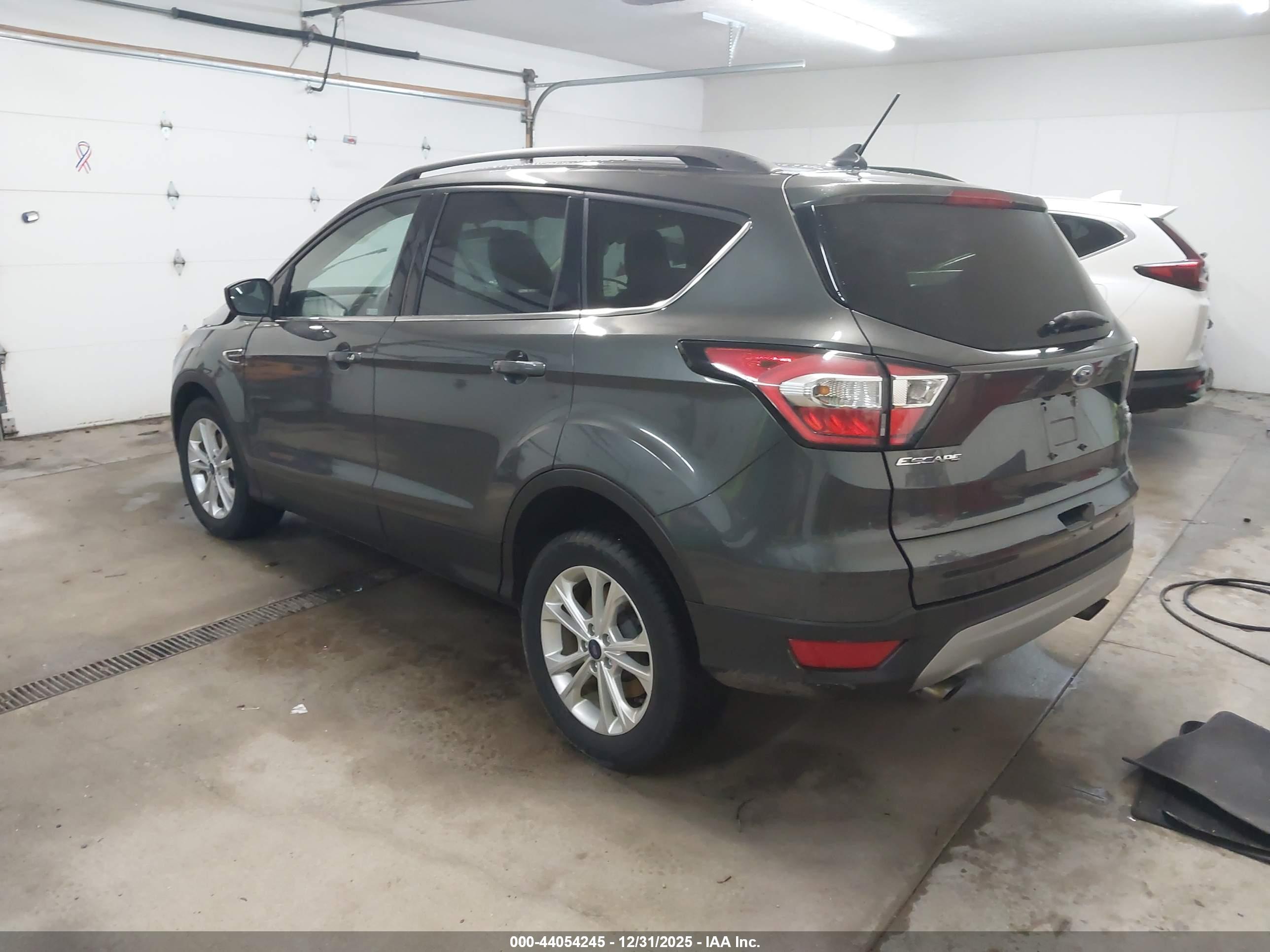 FORD ESCAPE image 3